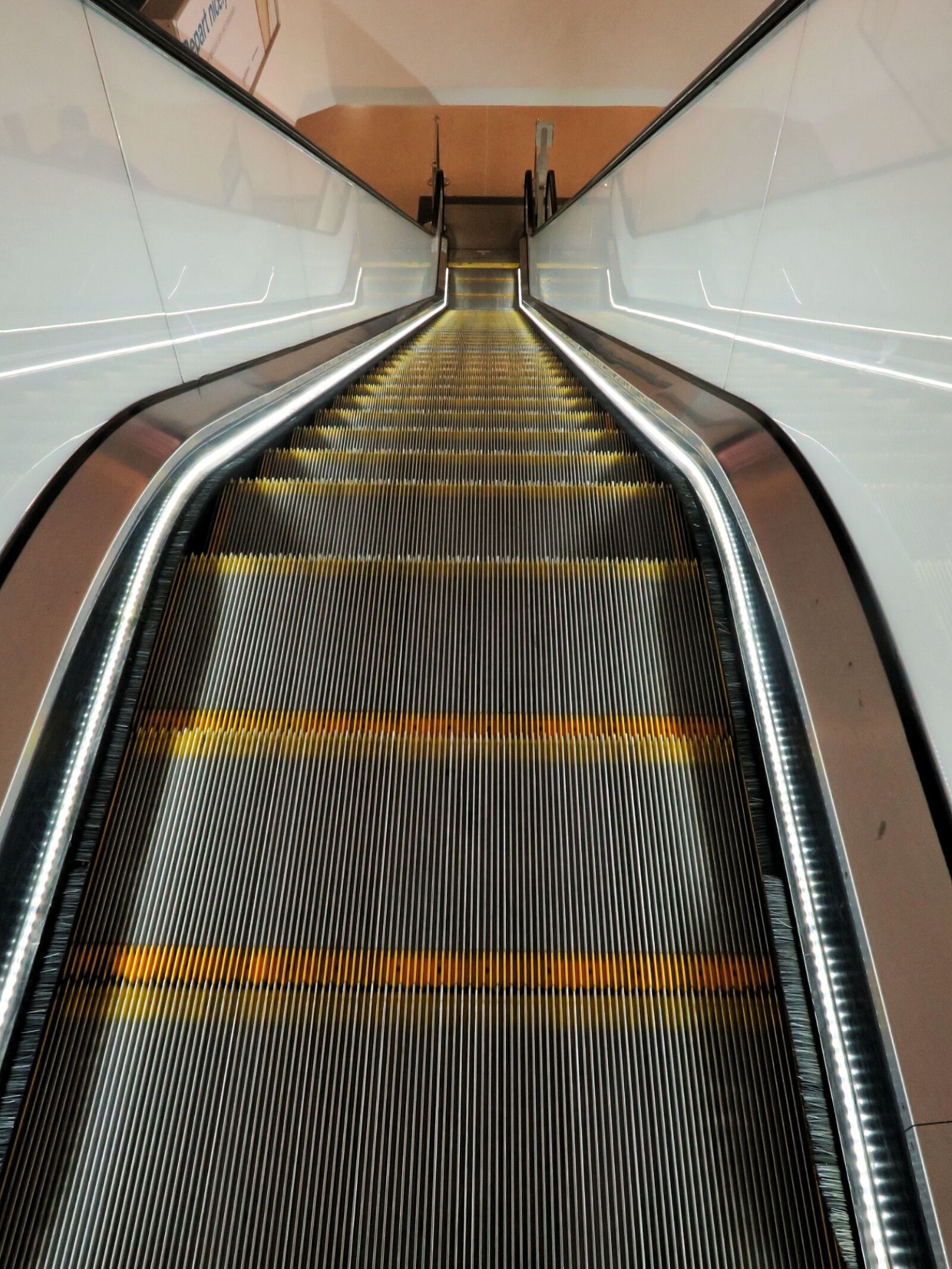Canon PowerShot G7 X sample photo. Escalator, staircase, theme, staircase photography