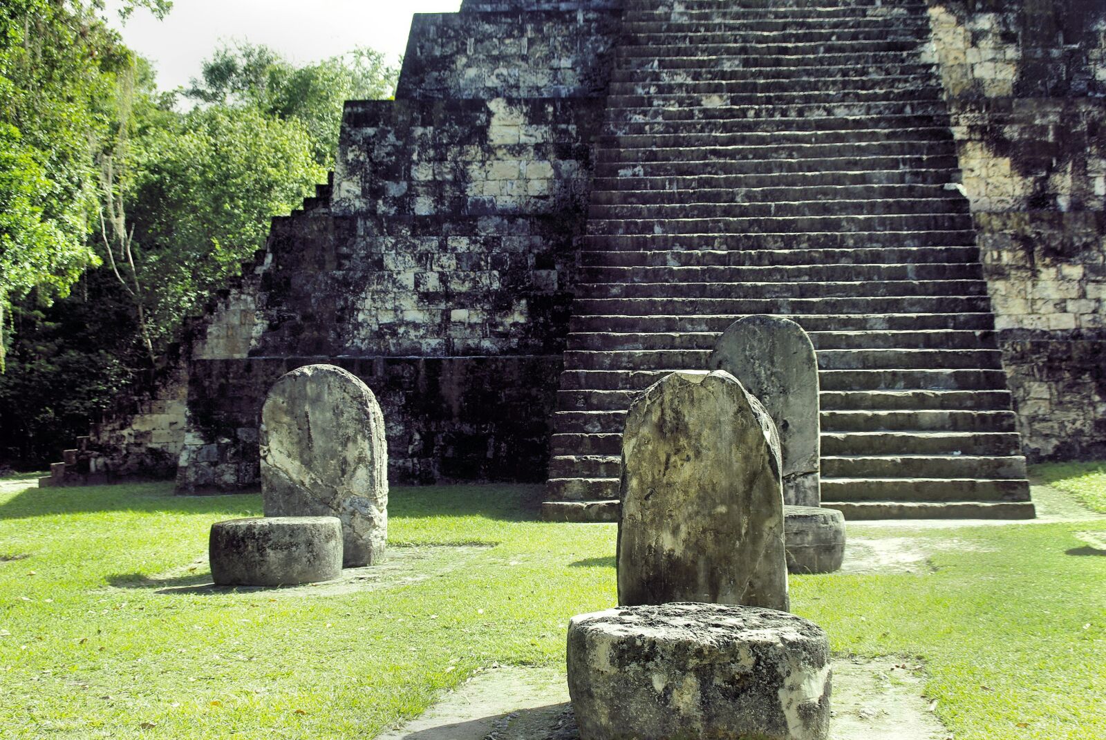 Pentax K200D sample photo. Tikal, maya, pyramid photography