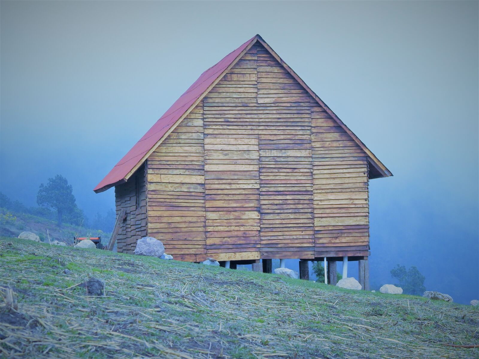 Nikon Coolpix P900 sample photo. Cabin, tables, architecture photography
