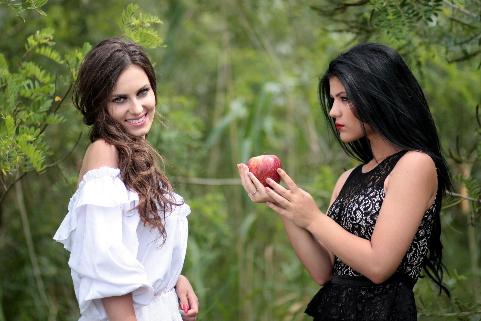 Canon EOS 450D (EOS Rebel XSi / EOS Kiss X2) sample photo. Snow white, stepmother, march photography