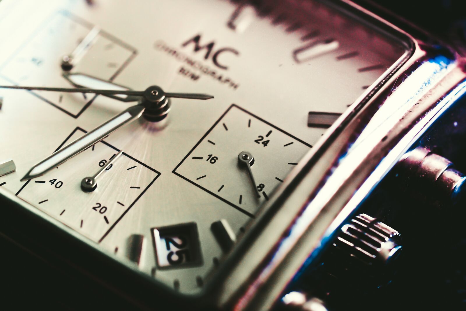 Olympus OM-D E-M10 sample photo. Clock, time, time indicating photography