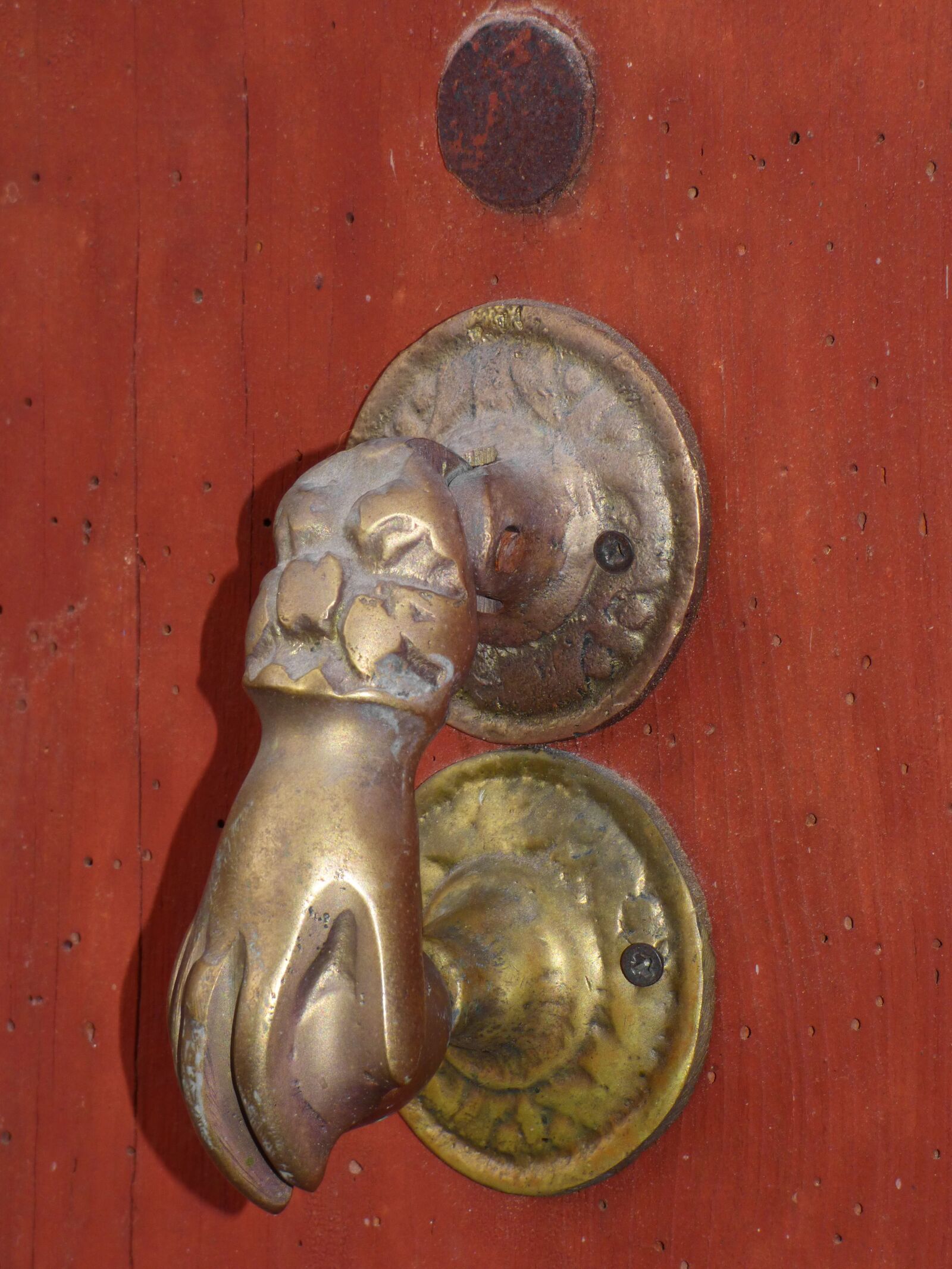 Panasonic Lumix DMC-FZ70 sample photo. Passepartout, bronze, door photography