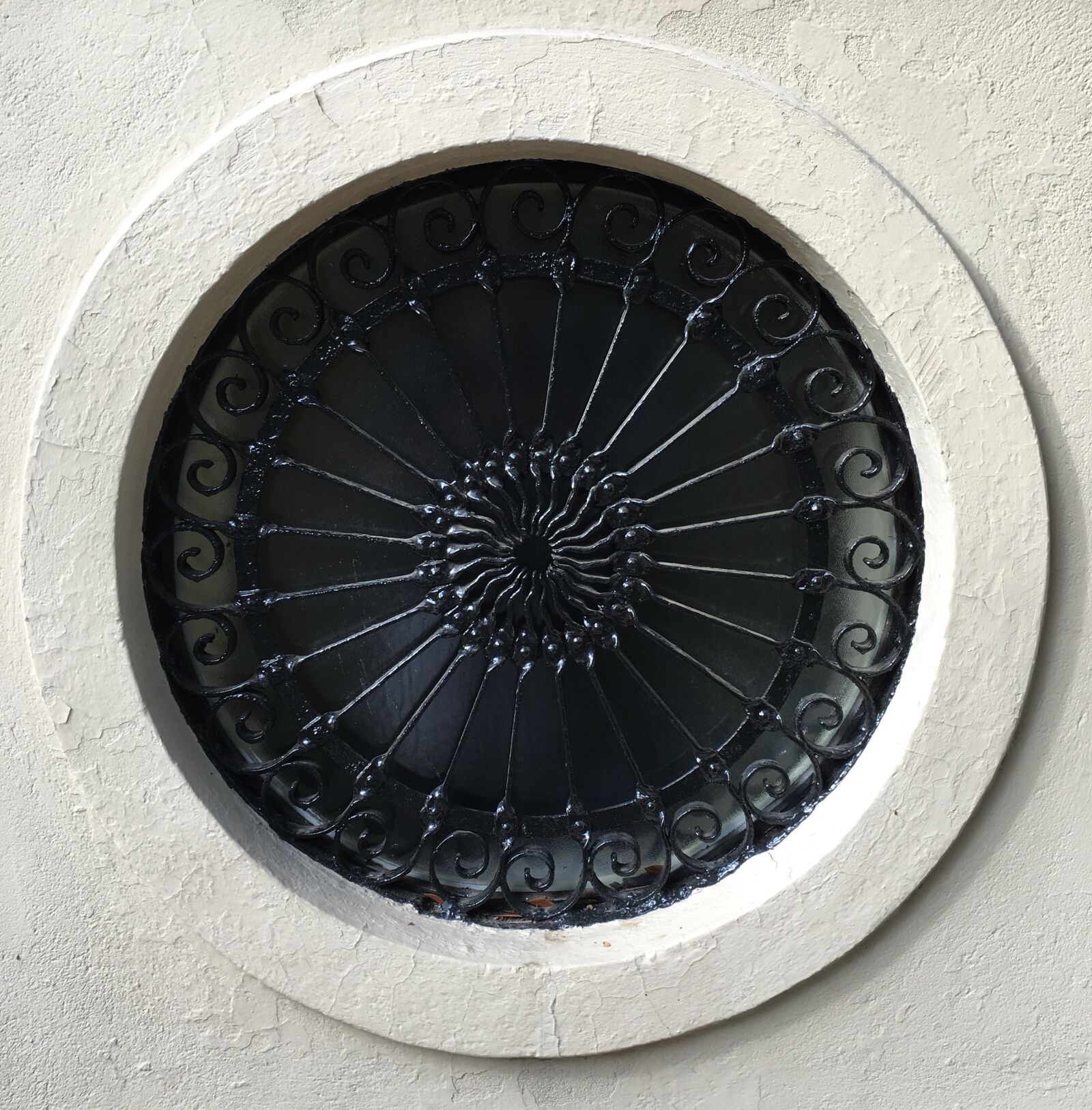 Apple iPhone 6s Plus sample photo. Architecture, iron, cast photography
