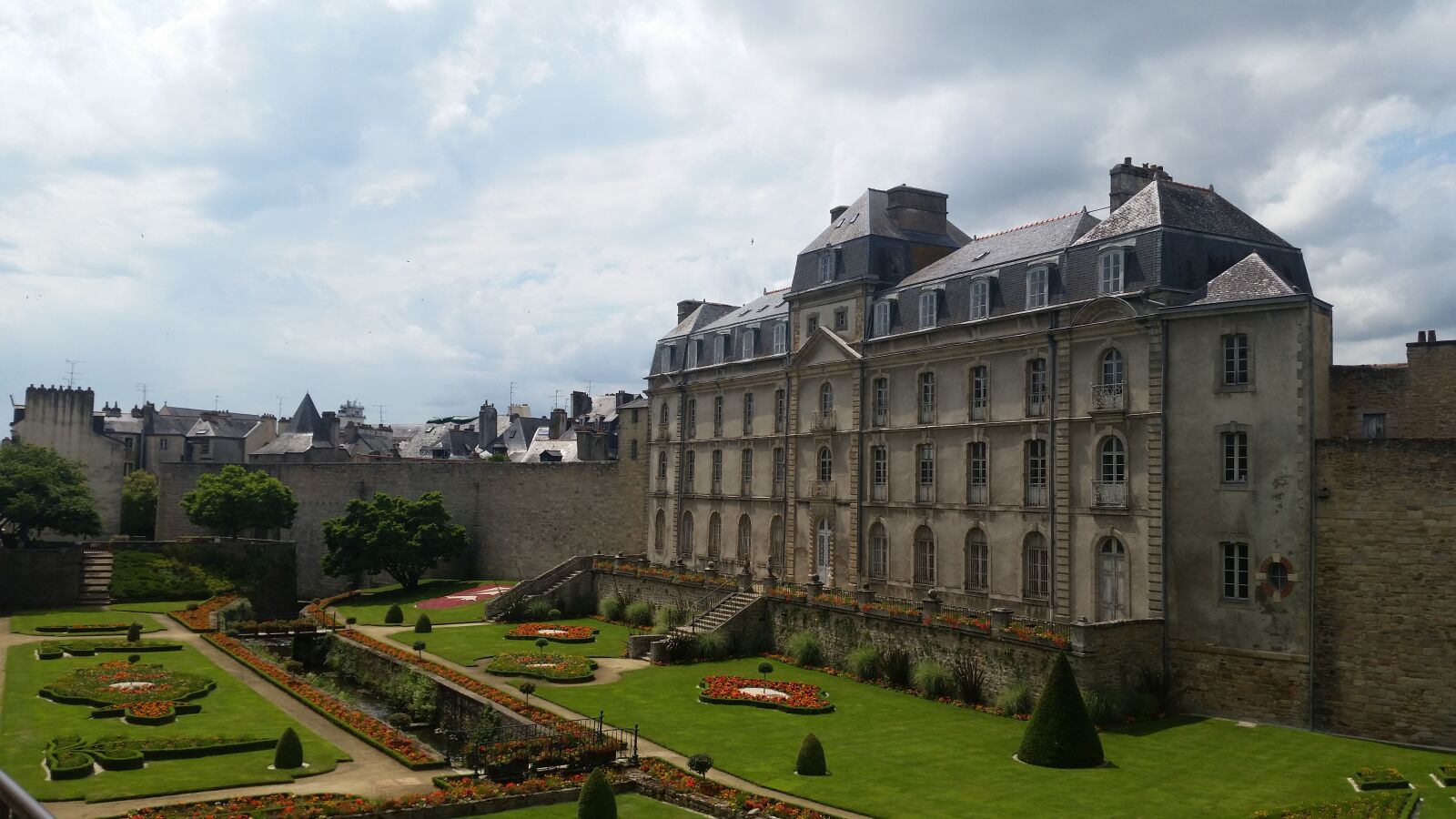 Samsung Galaxy S5 sample photo. Vannes, chateau, france photography