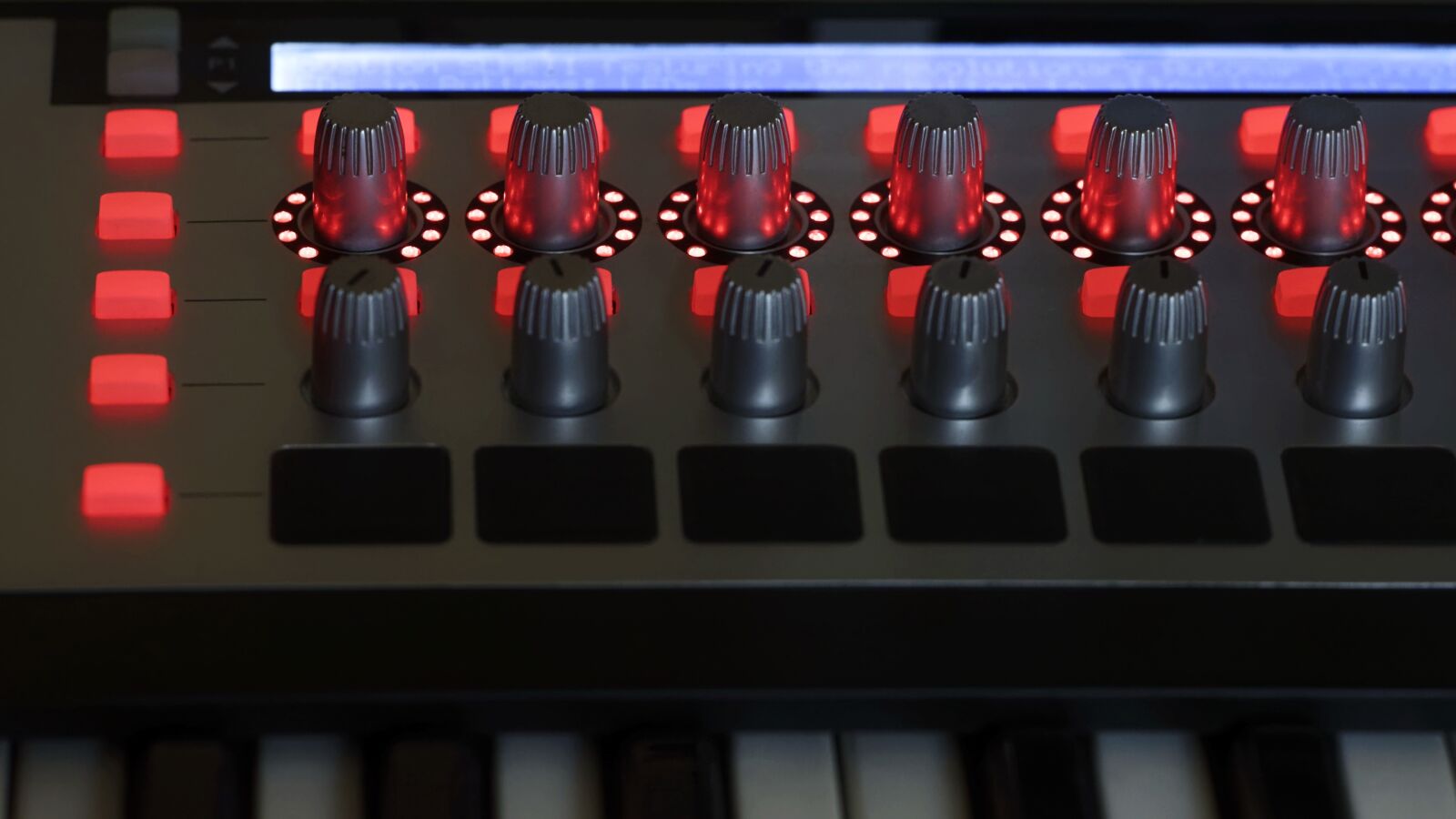 Nikon D5300 sample photo. Keyboard, electronic, synthesizer photography
