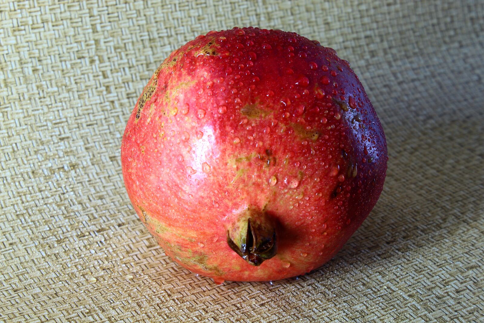 Canon EOS 4000D (EOS Rebel T100 / EOS 3000D) sample photo. Pomegranate, plant, food photography