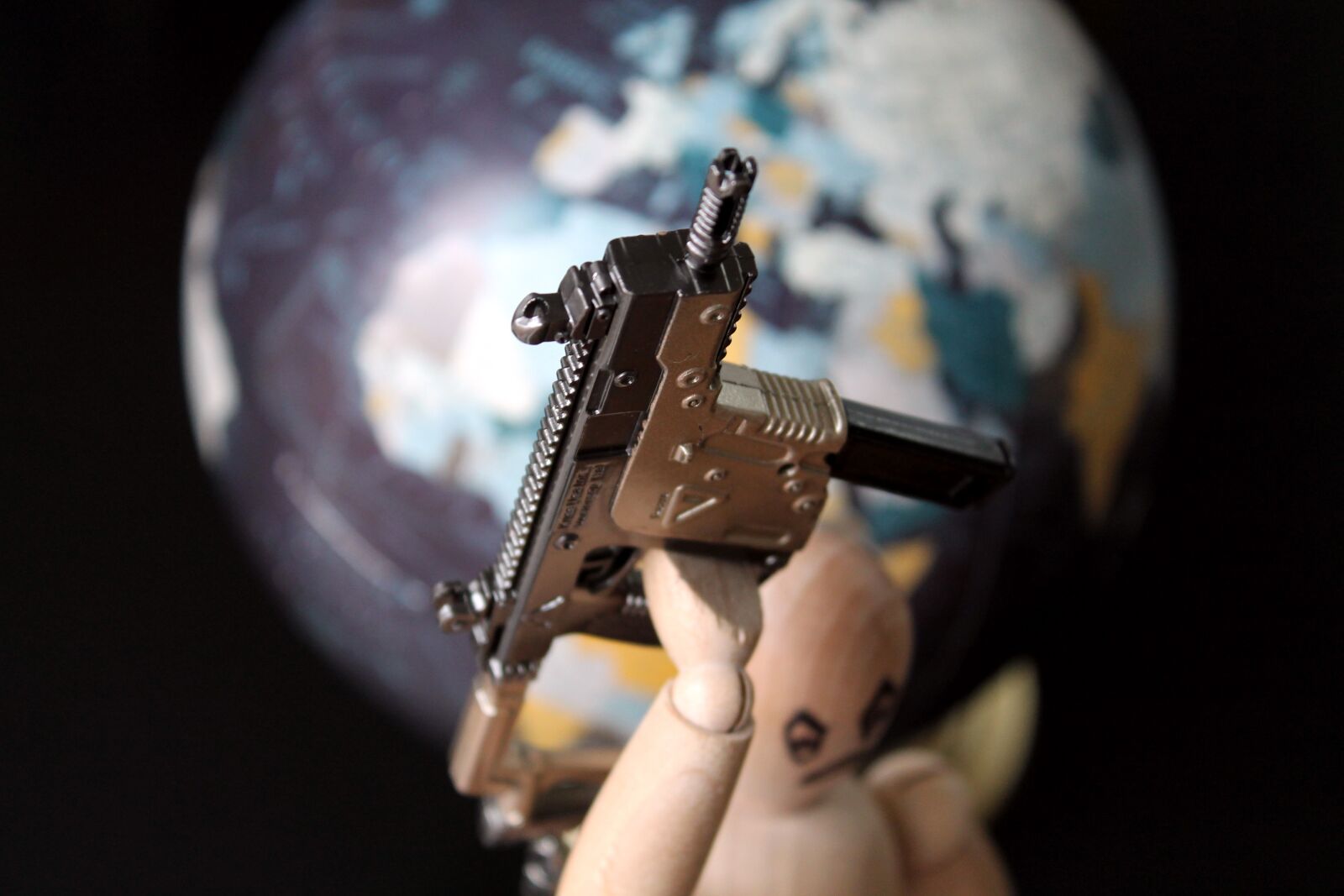 Canon EOS 1100D (EOS Rebel T3 / EOS Kiss X50) sample photo. Terrorism, world, firearm photography