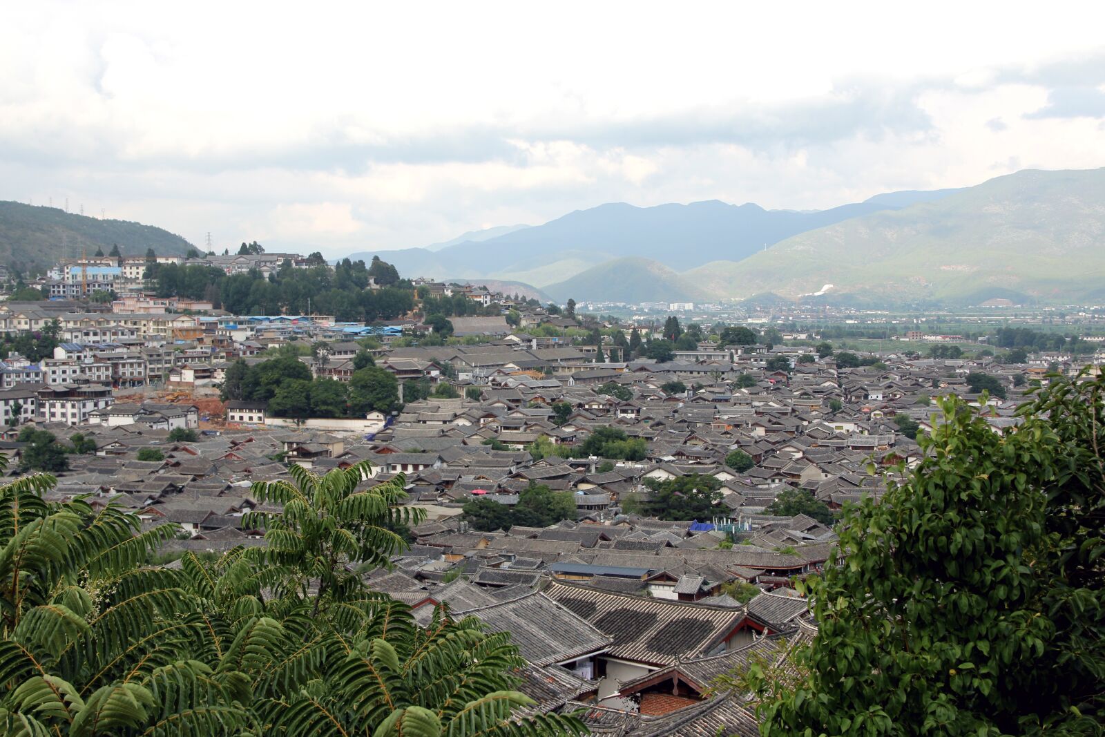 Canon EOS 550D (EOS Rebel T2i / EOS Kiss X4) sample photo. In yunnan province, lijiang photography