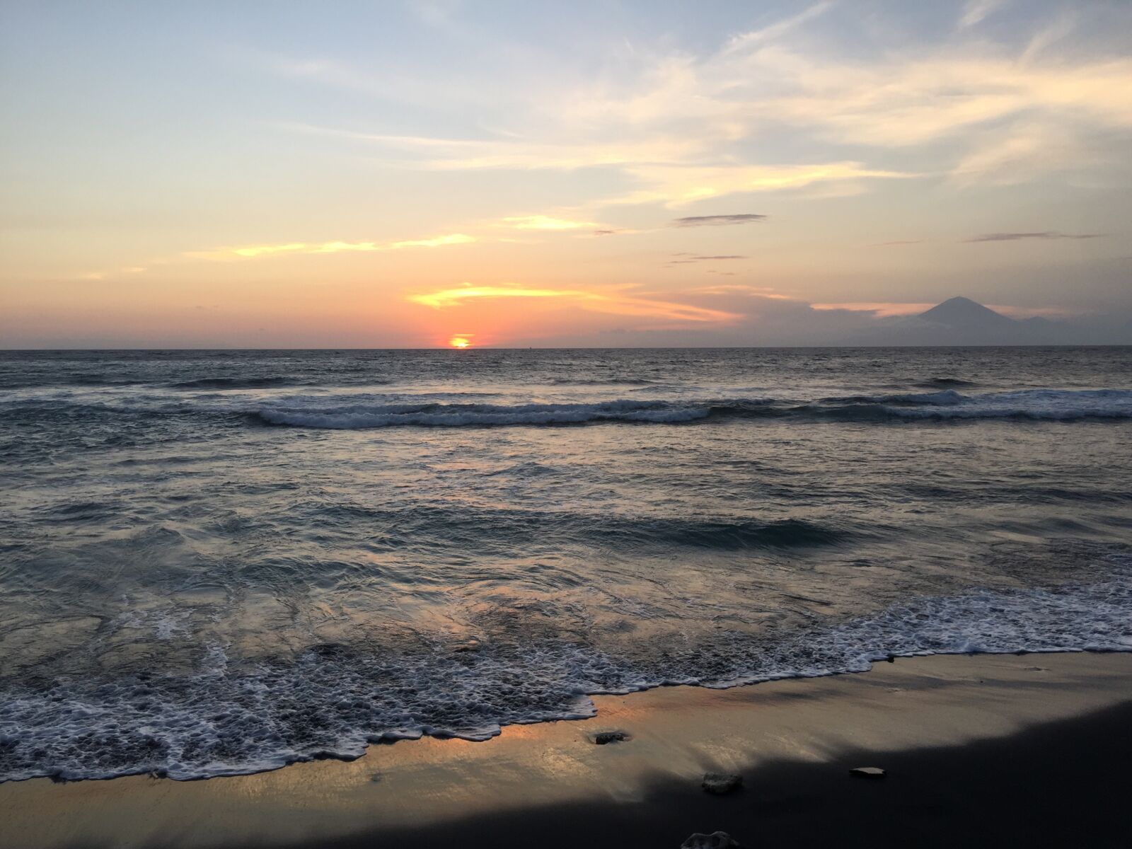 iPhone 6 Plus back camera 4.15mm f/2.2 sample photo. Pantai, laut, sun photography