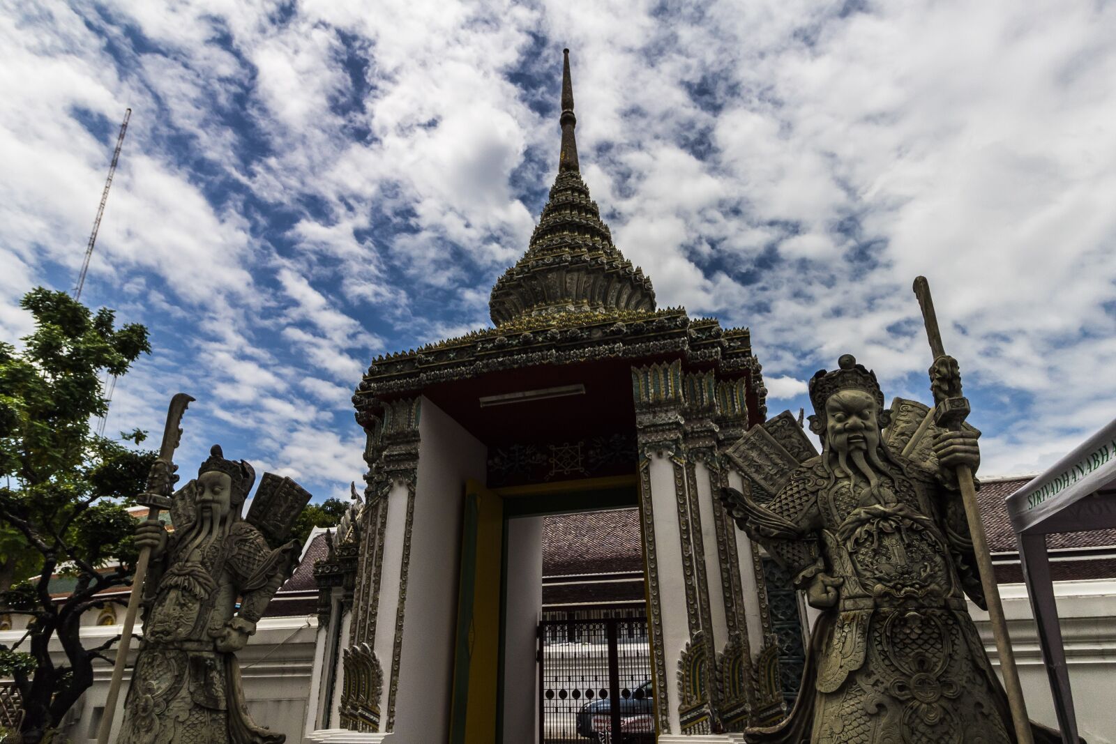 Canon EOS M2 + Canon EF-S 10-18mm F4.5–5.6 IS STM sample photo. Ruins, bangkok, blue sky photography
