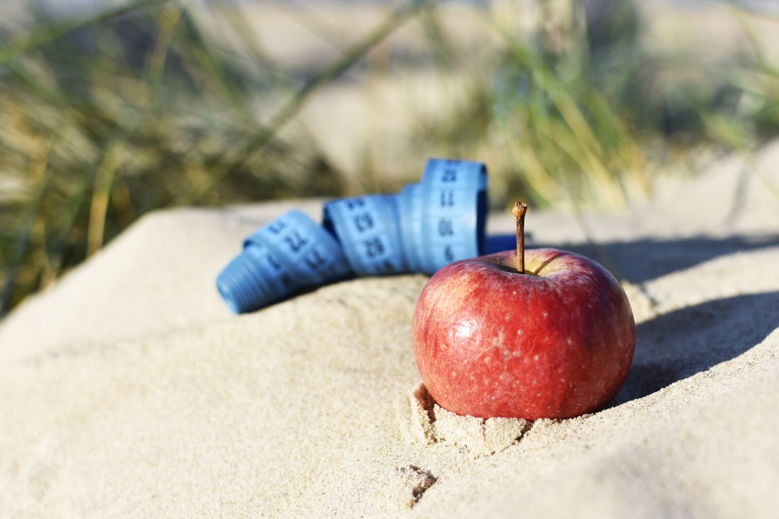 Nikon D7200 sample photo. Apple, measure, blue tape photography