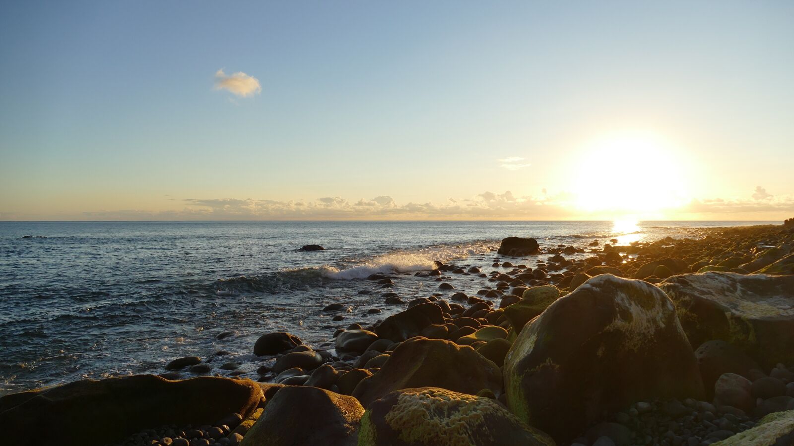 Panasonic Lumix DMC-FZ1000 sample photo. Madeira, sunset, sea photography