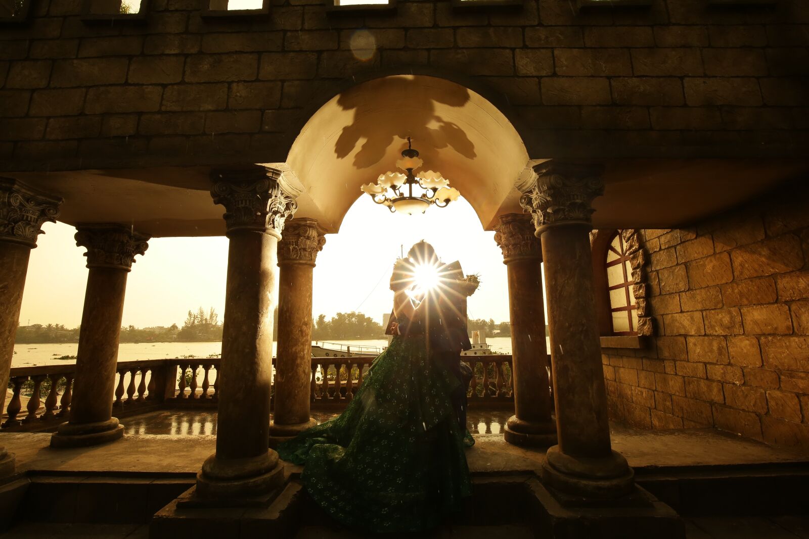 Canon EF 16-35mm F4L IS USM sample photo. Sunset, castle, bridge photography