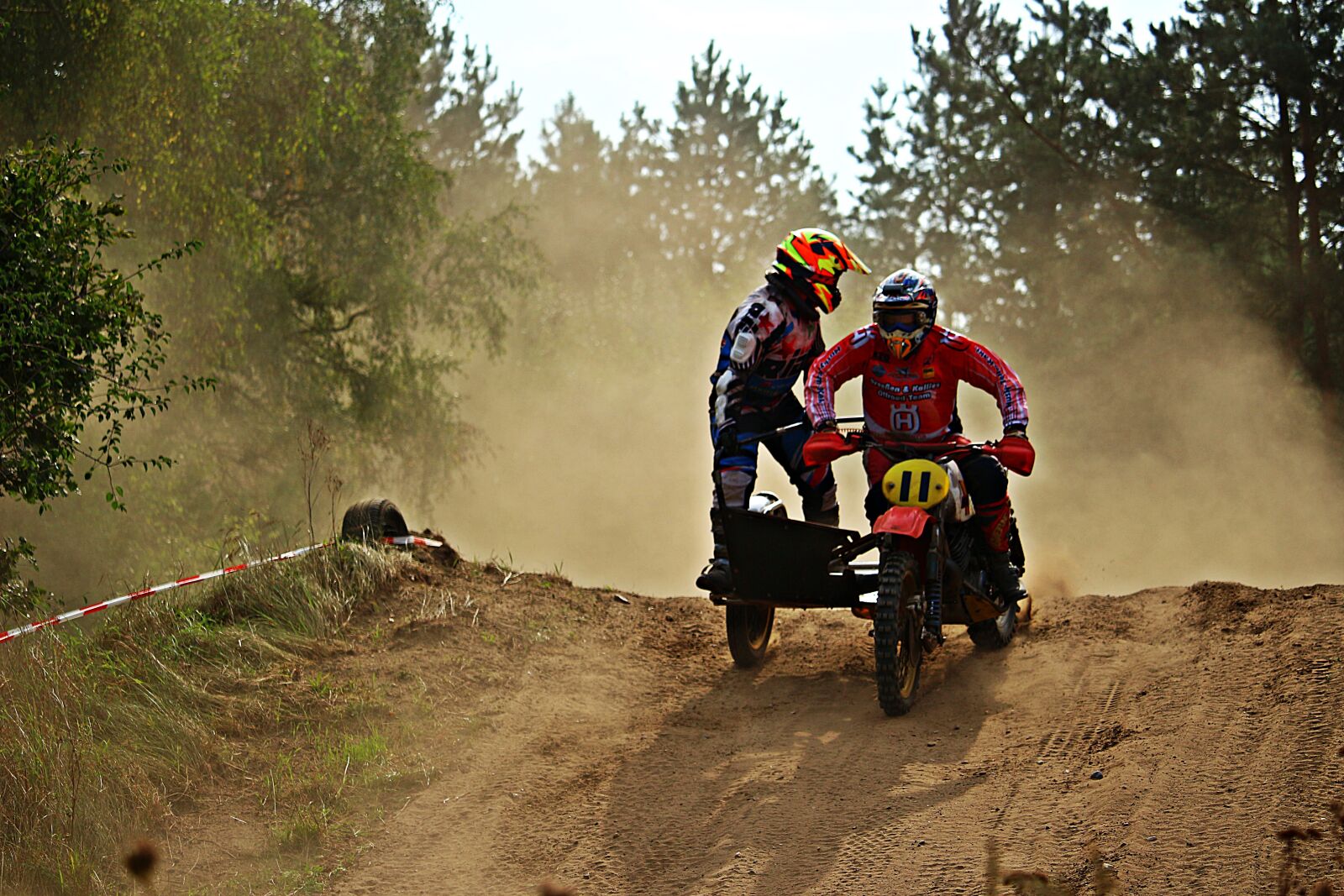 Canon EOS 100D (EOS Rebel SL1 / EOS Kiss X7) sample photo. Cross, motocross, sidecar photography