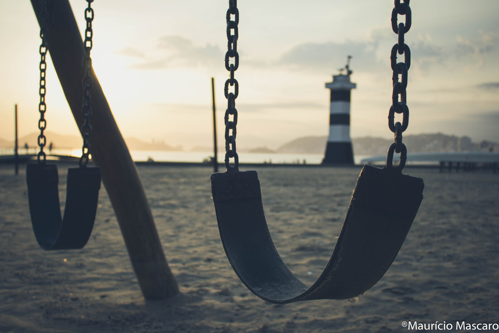 Canon EOS 1200D (EOS Rebel T5 / EOS Kiss X70 / EOS Hi) sample photo. Balance, beach, minimal, perspective photography