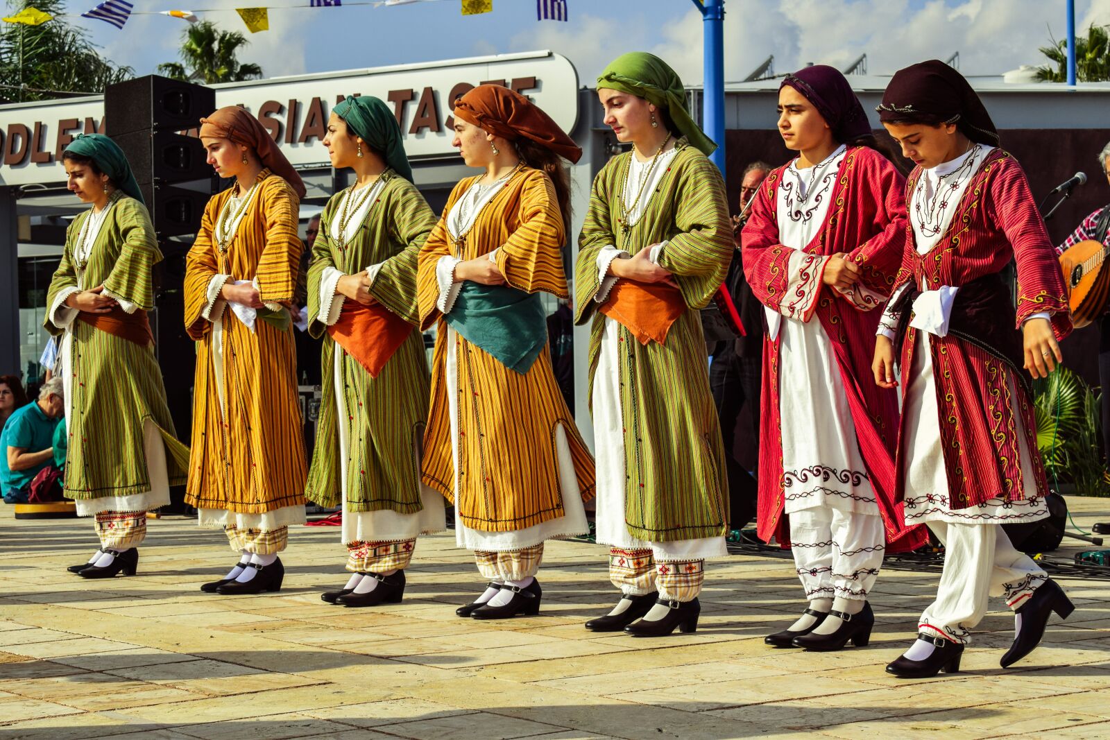 Nikon D3300 sample photo. Dancers, girls, traditional photography