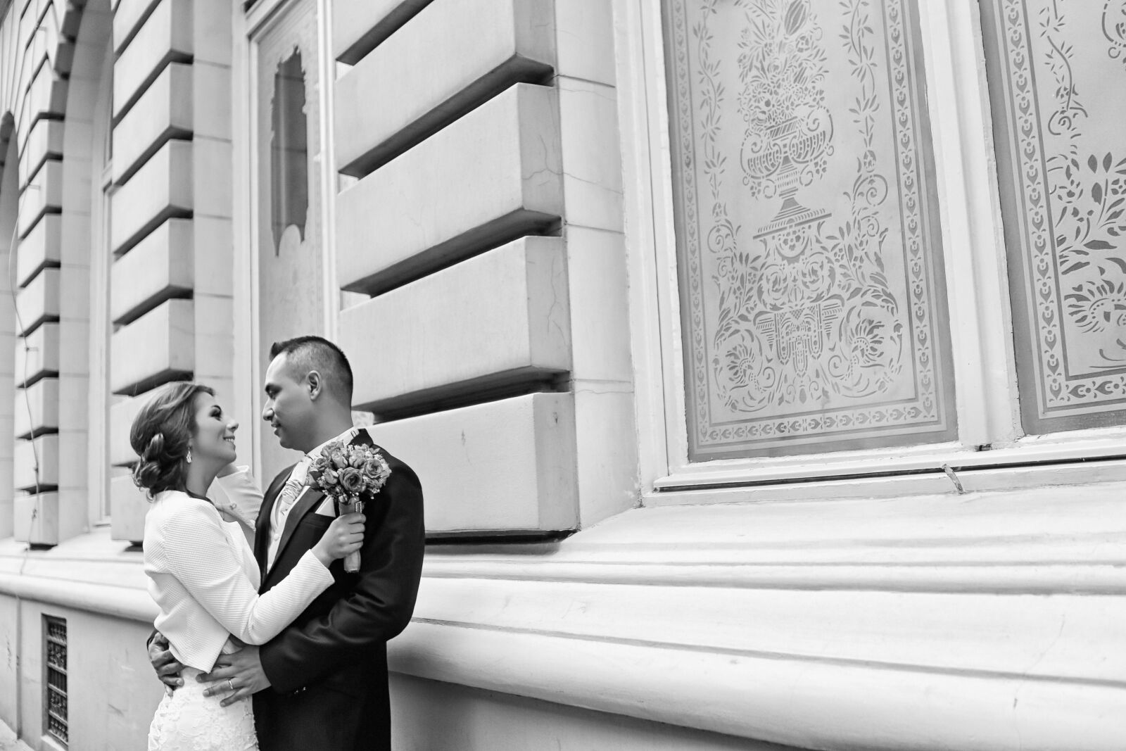 Canon EF 16-35mm F2.8L II USM sample photo. Architectural style, bride, groom photography