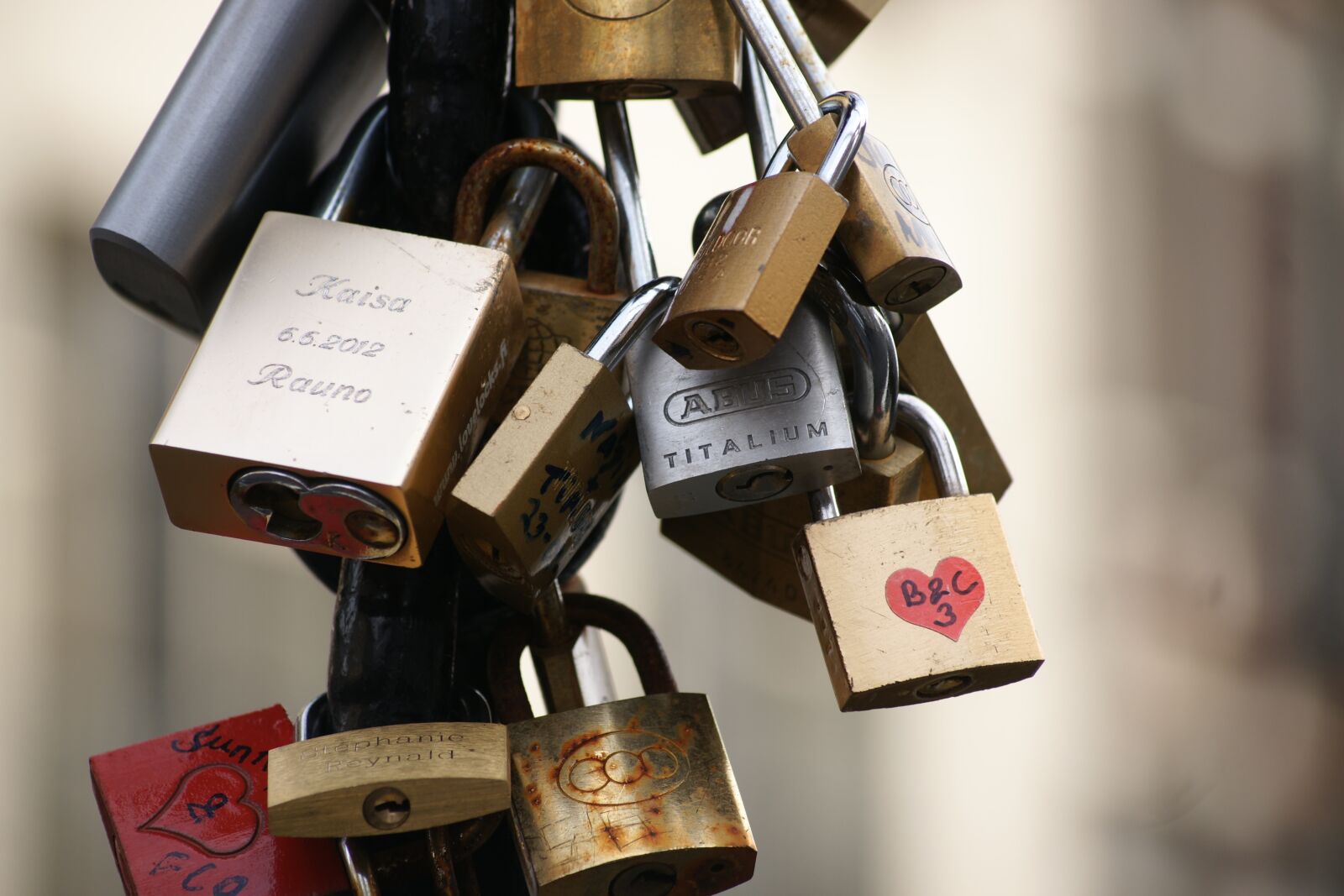 Sony Alpha DSLR-A700 sample photo. Security, love, symbol photography