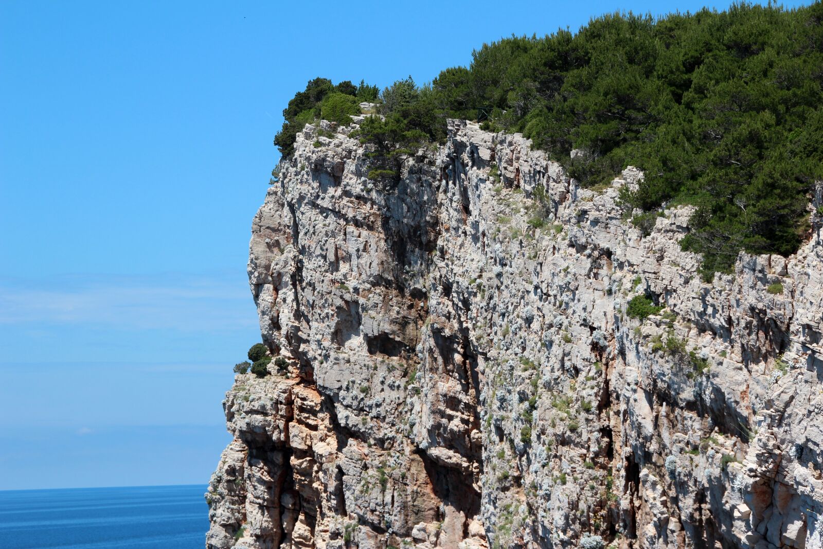 Canon EOS 600D (Rebel EOS T3i / EOS Kiss X5) sample photo. Croatia, coast, cliff photography
