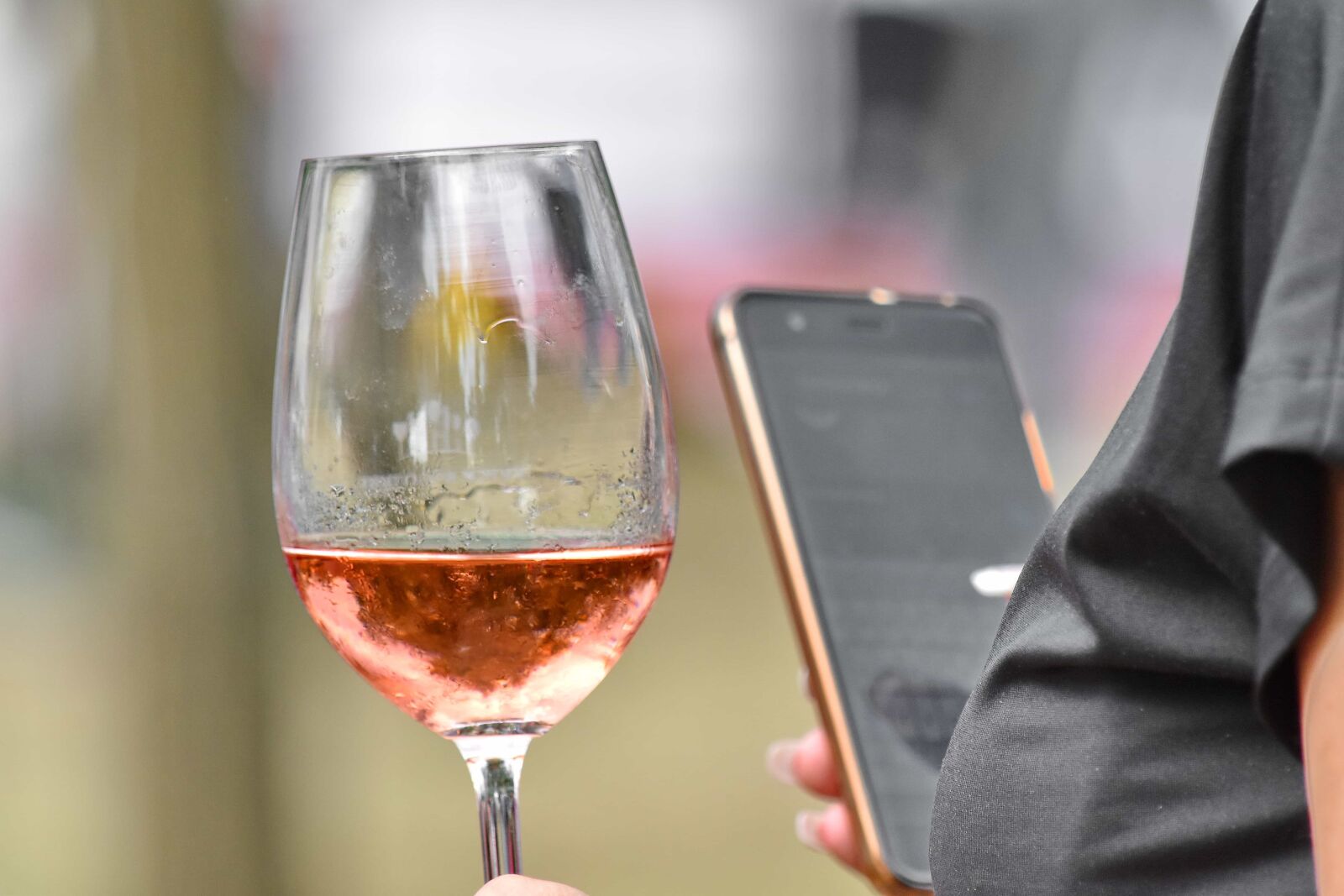 Nikon D5500 sample photo. Champagne, elegance, luxury, mobile photography