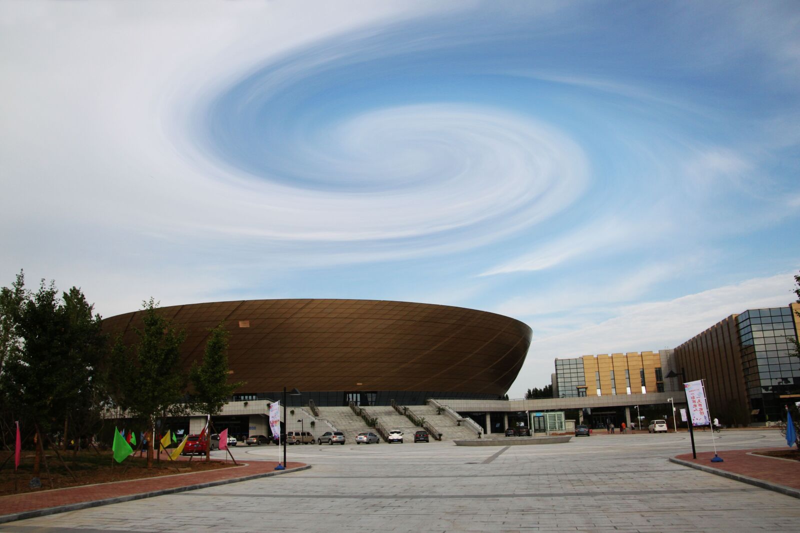 Canon EOS 500D (EOS Rebel T1i / EOS Kiss X3) sample photo. Cloud, west bowl, stadium photography