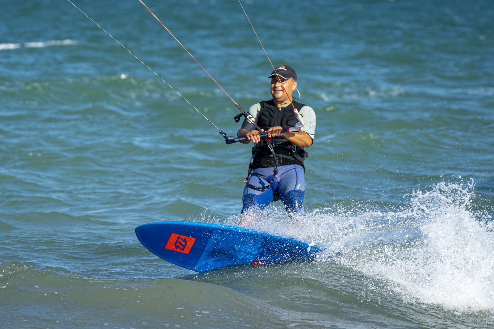 Sony a7 II + Sony FE 70-200mm F4 G OSS sample photo. Kite, surf, extreme photography