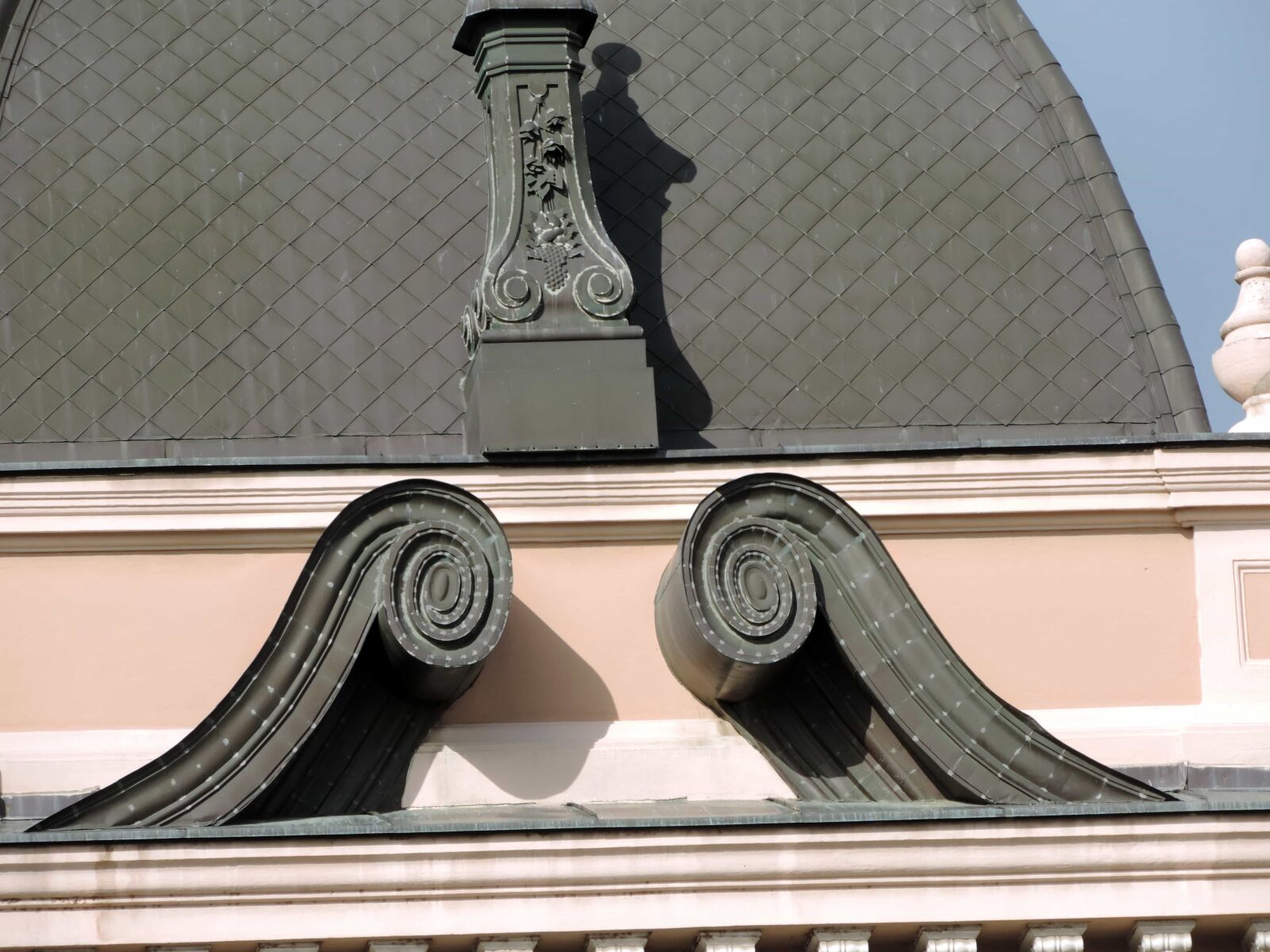 Nikon Coolpix P520 sample photo. Brass, roof, rooftop, dome photography