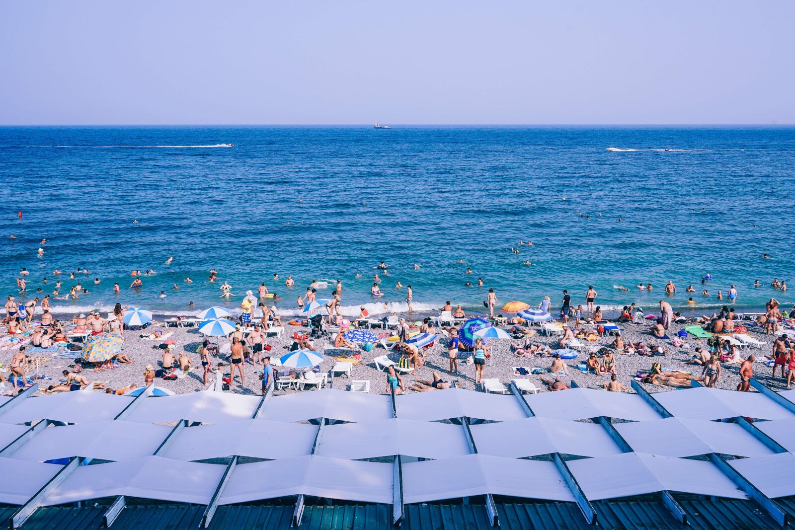 Sony a7 II + Sony FE 24-240mm F3.5-6.3 OSS sample photo. Beach, leisure, ocean photography