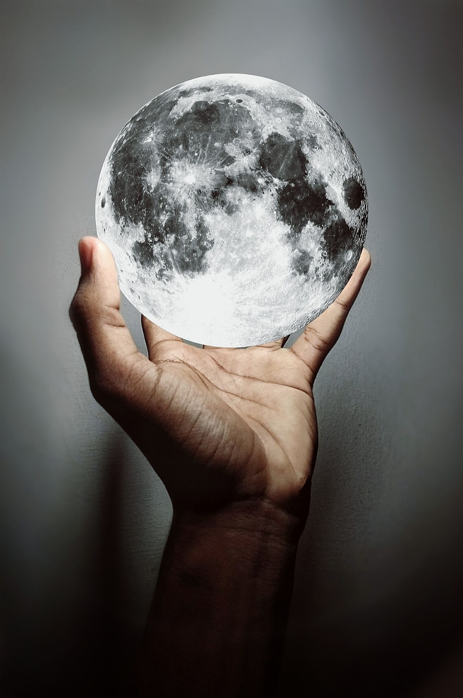 Motorola Moto G (5th Gen) sample photo. Moon, hand, catching the photography