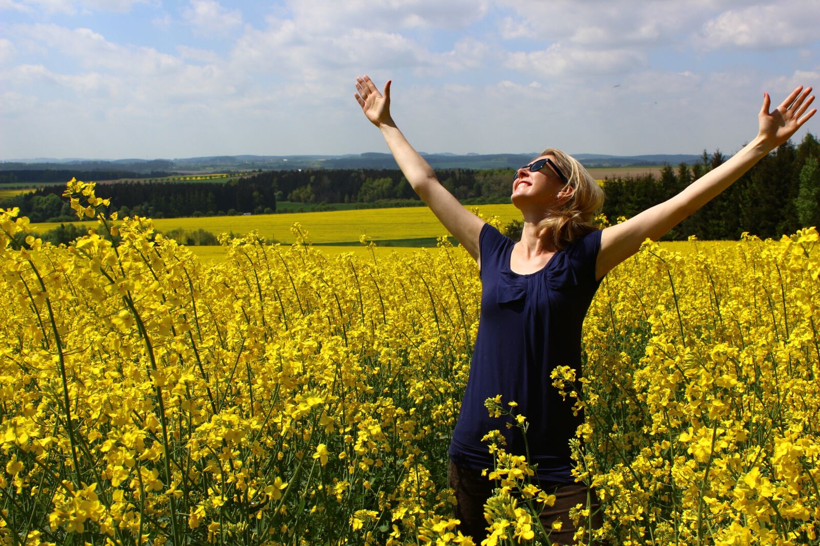 Canon EOS 600D (Rebel EOS T3i / EOS Kiss X5) sample photo. Worshipping god, happy, grateful photography