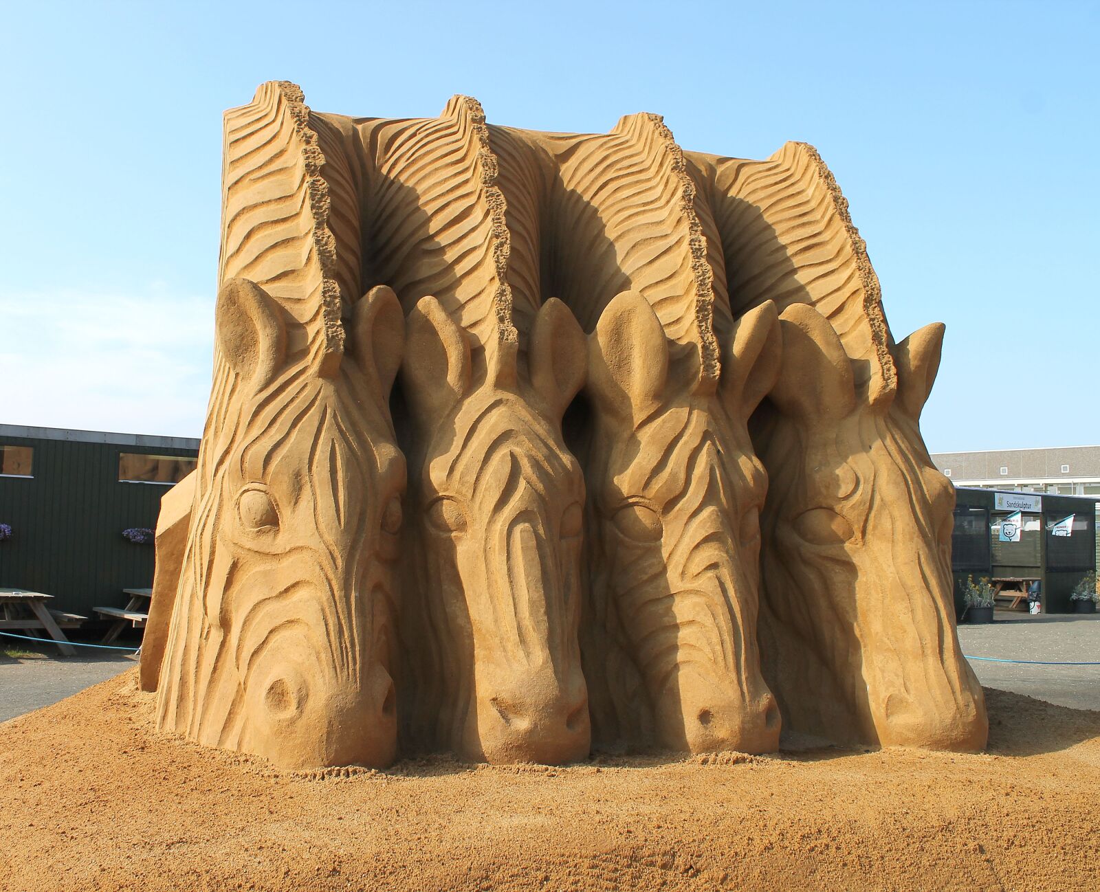 Canon EOS 1100D (EOS Rebel T3 / EOS Kiss X50) sample photo. Sand, sand sculpture, sculpture photography