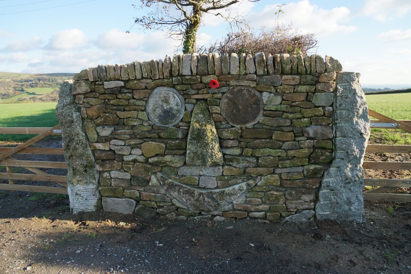 Sony SLT-A77 + Sony DT 16-50mm F2.8 SSM sample photo. Humorous stone wall, stone photography