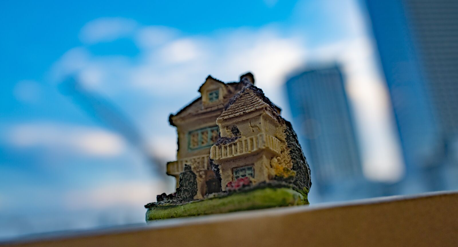 Sony a7R III sample photo. Toy, house, bright photography