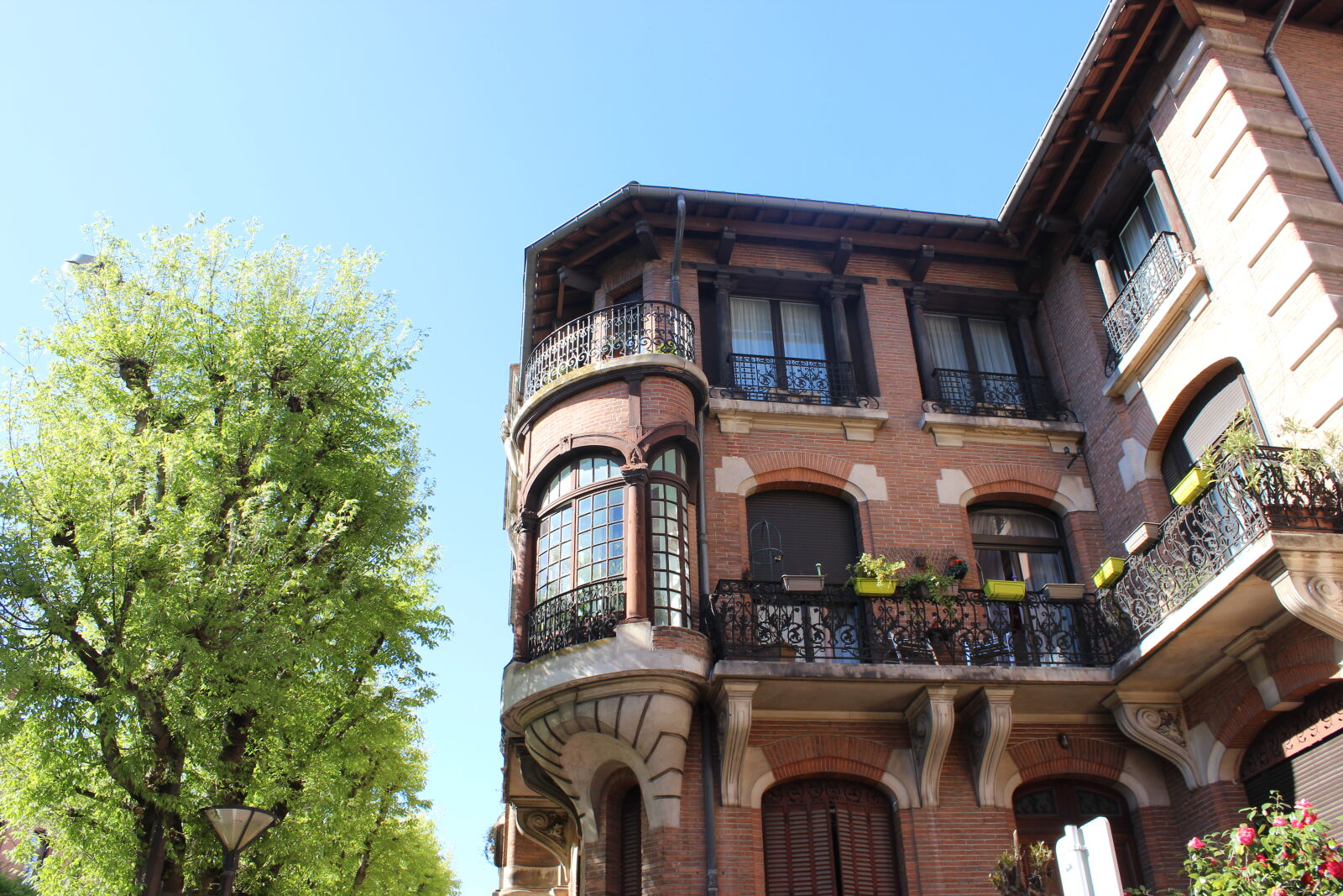 Canon EOS 600D (Rebel EOS T3i / EOS Kiss X5) sample photo. Beautiful, blue, building, colorful photography