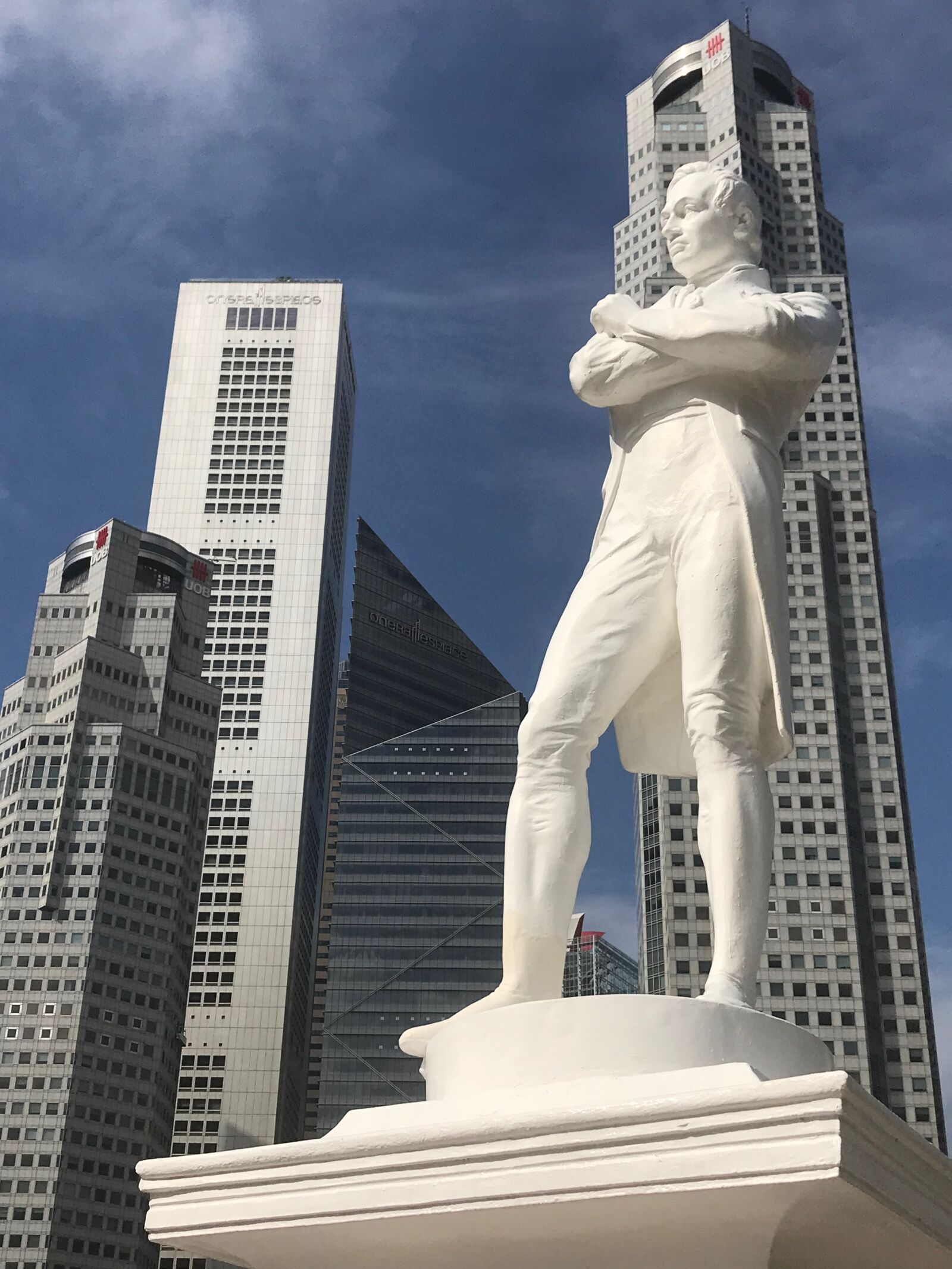 iPhone 7 Plus back dual camera 3.99mm f/1.8 sample photo. John raffles, singapore, statue photography