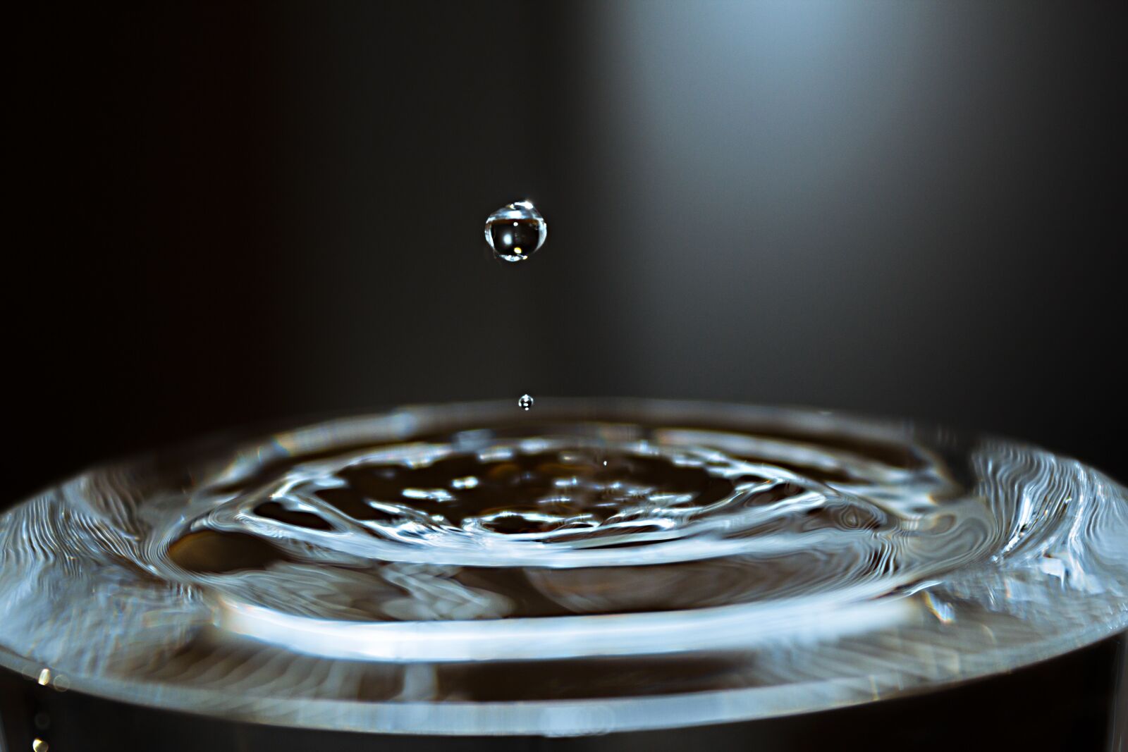 Canon EOS 550D (EOS Rebel T2i / EOS Kiss X4) sample photo. Water, drop of water photography
