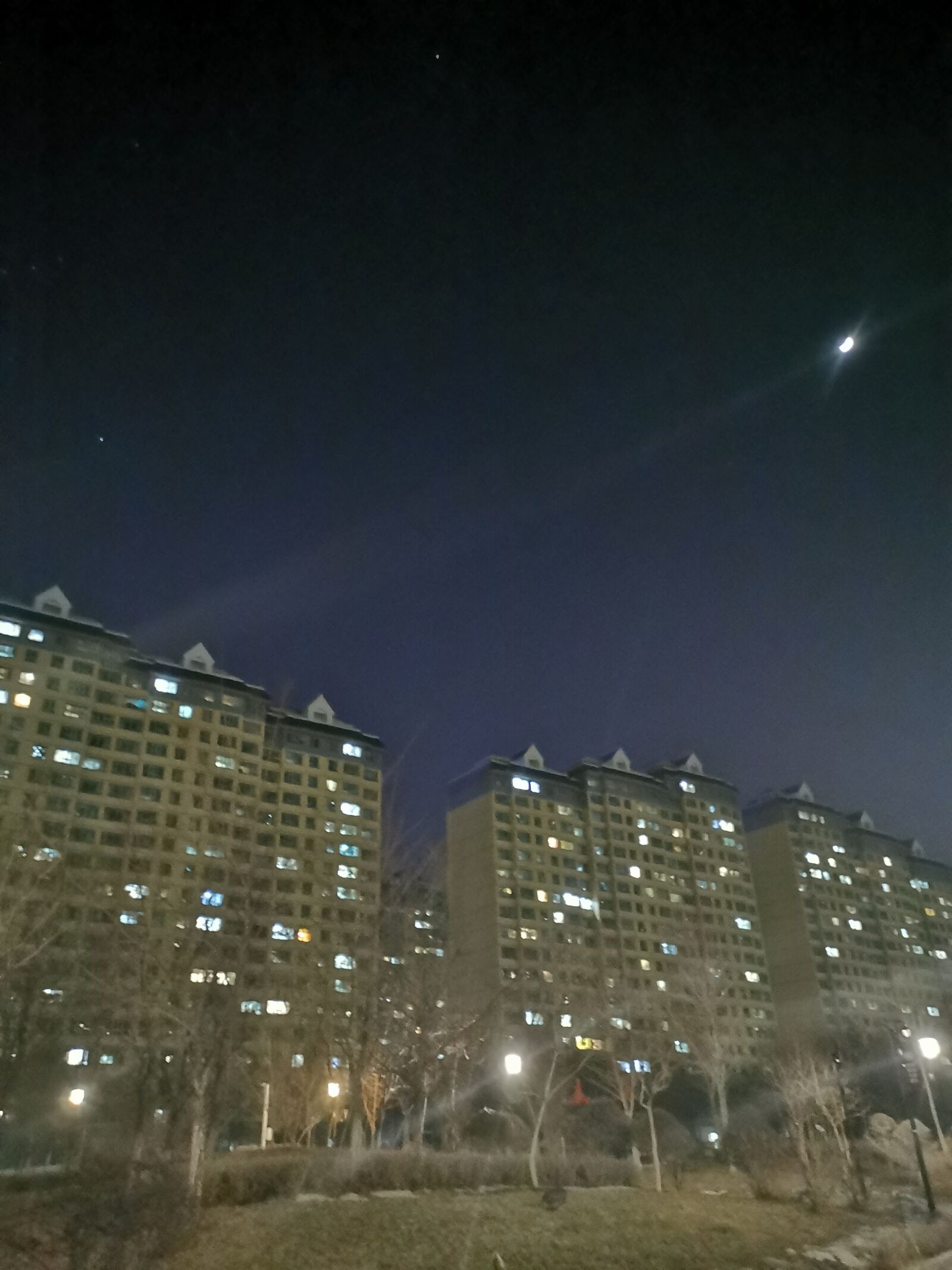 HUAWEI P30 sample photo. Night view, building, moon photography