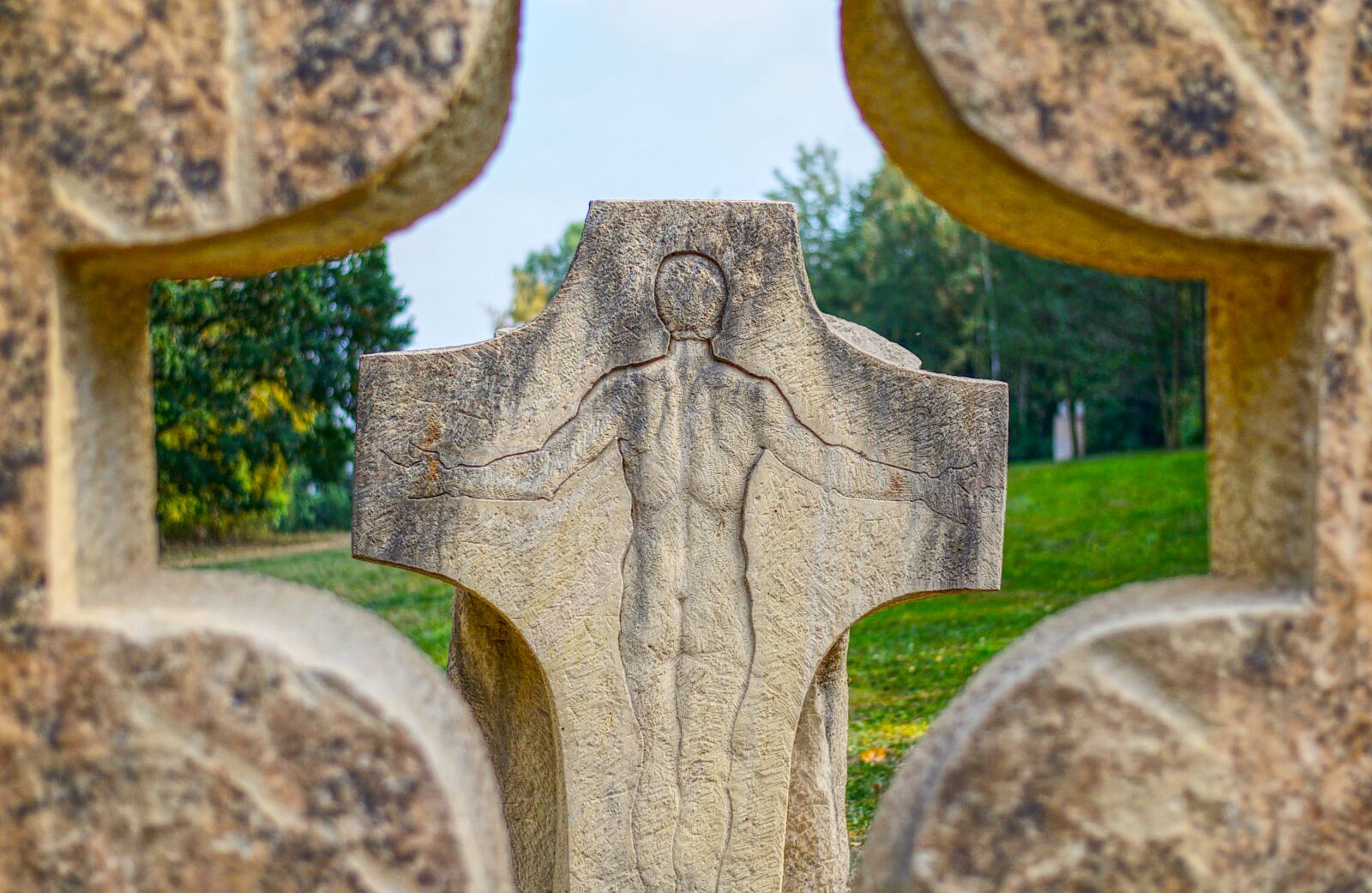 Nikon D5100 sample photo. Statue, cross, faith photography