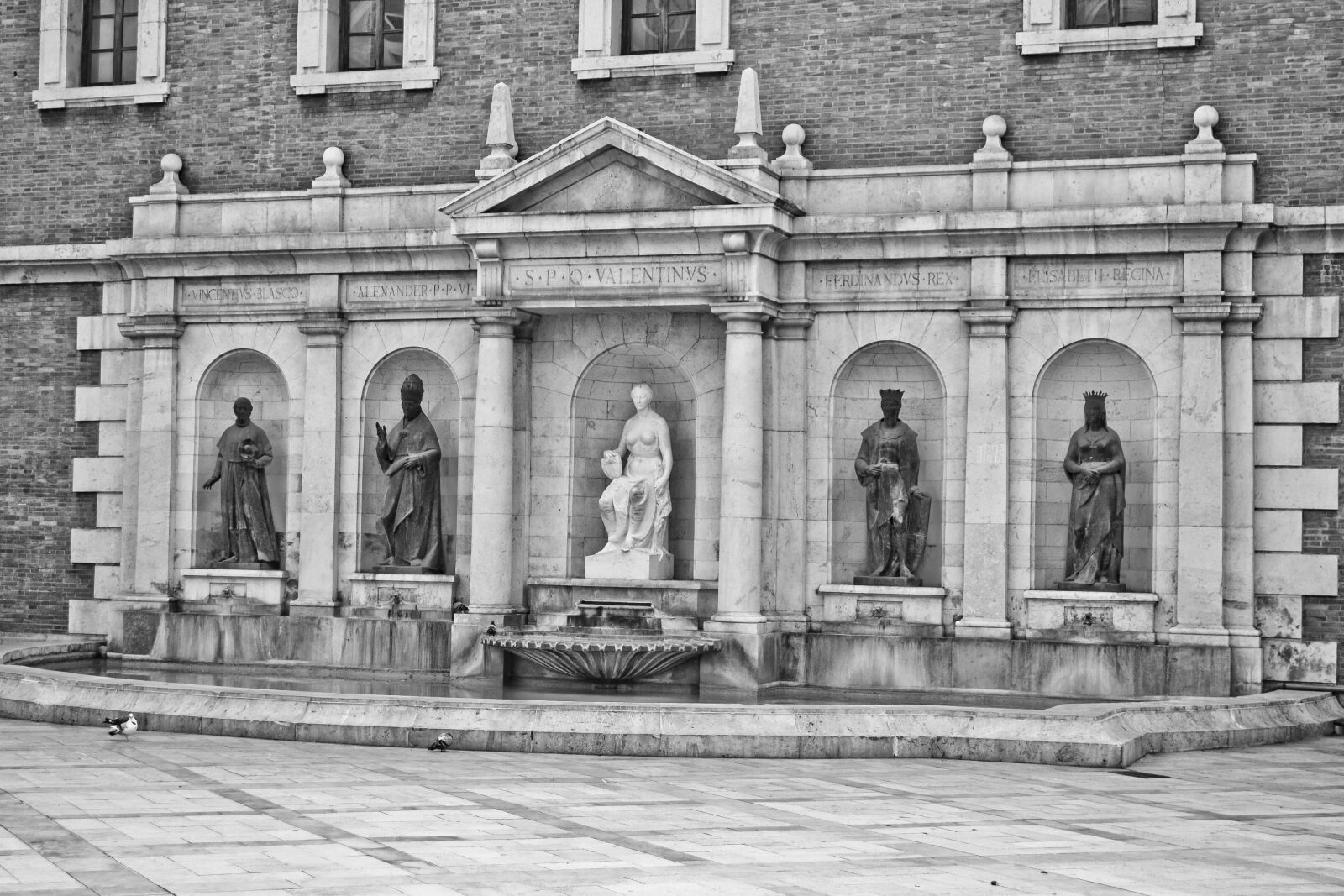 Nikon D3100 sample photo. Valencia, university, statues photography