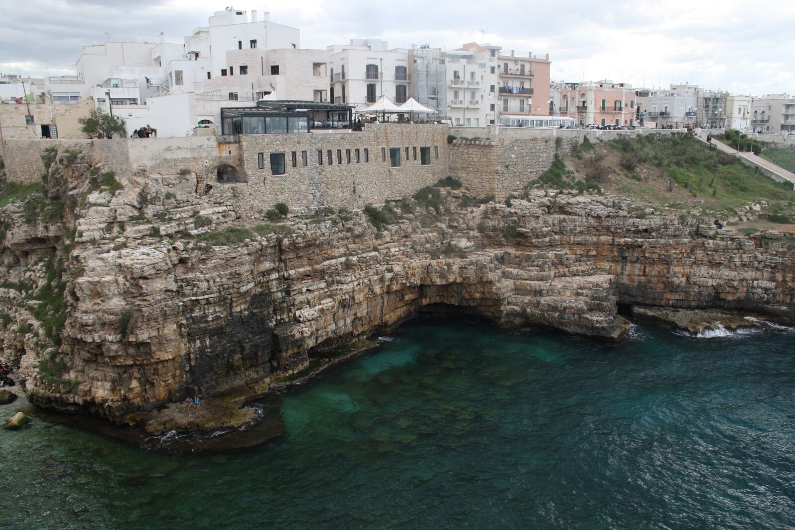 Canon EOS 1000D (EOS Digital Rebel XS / EOS Kiss F) sample photo. Polignano, sea, puglia photography