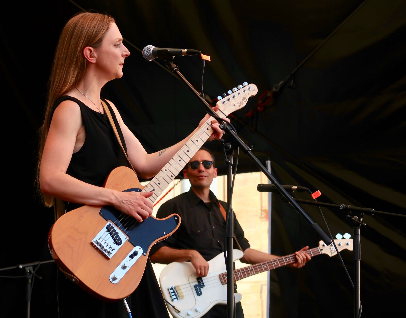 Canon PowerShot G7 X Mark II sample photo. Singer, guitarist, bass guitarist photography