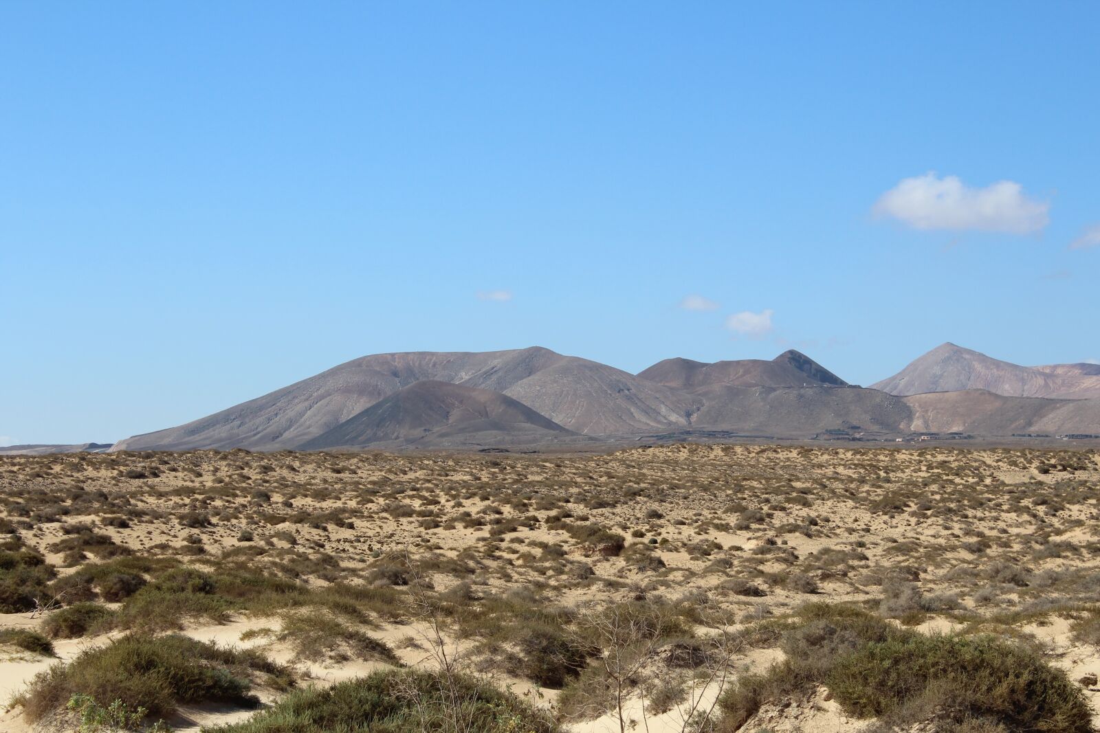 Canon EOS 600D (Rebel EOS T3i / EOS Kiss X5) sample photo. Volcano, hill, fuerteventura photography