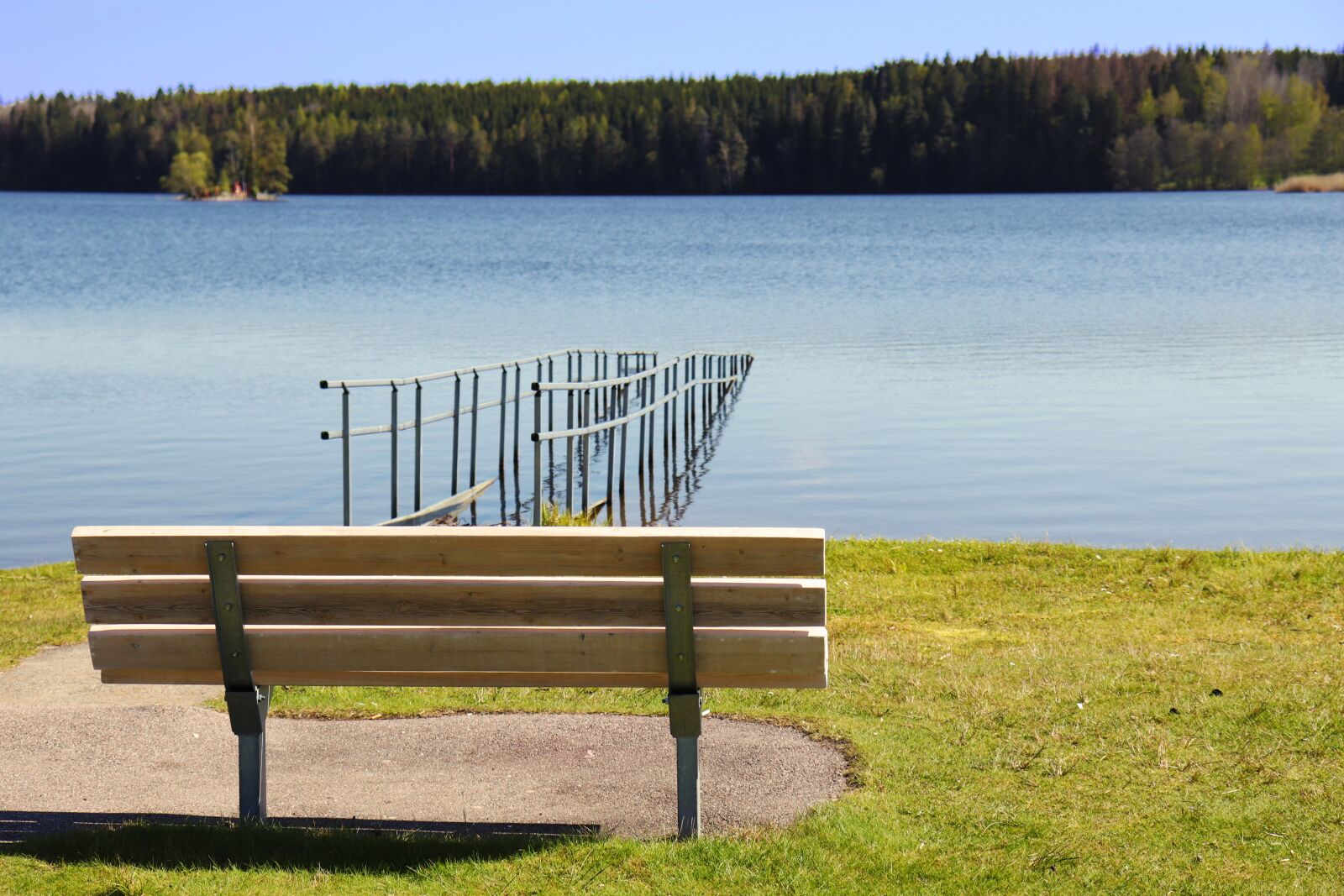 Canon EOS 77D (EOS 9000D / EOS 770D) sample photo. Bench, sea, path photography