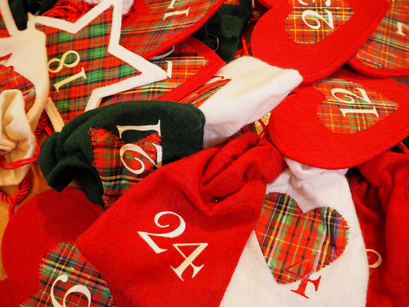 Olympus OM-D E-M10 sample photo. Advent calendar, christmas, advent photography