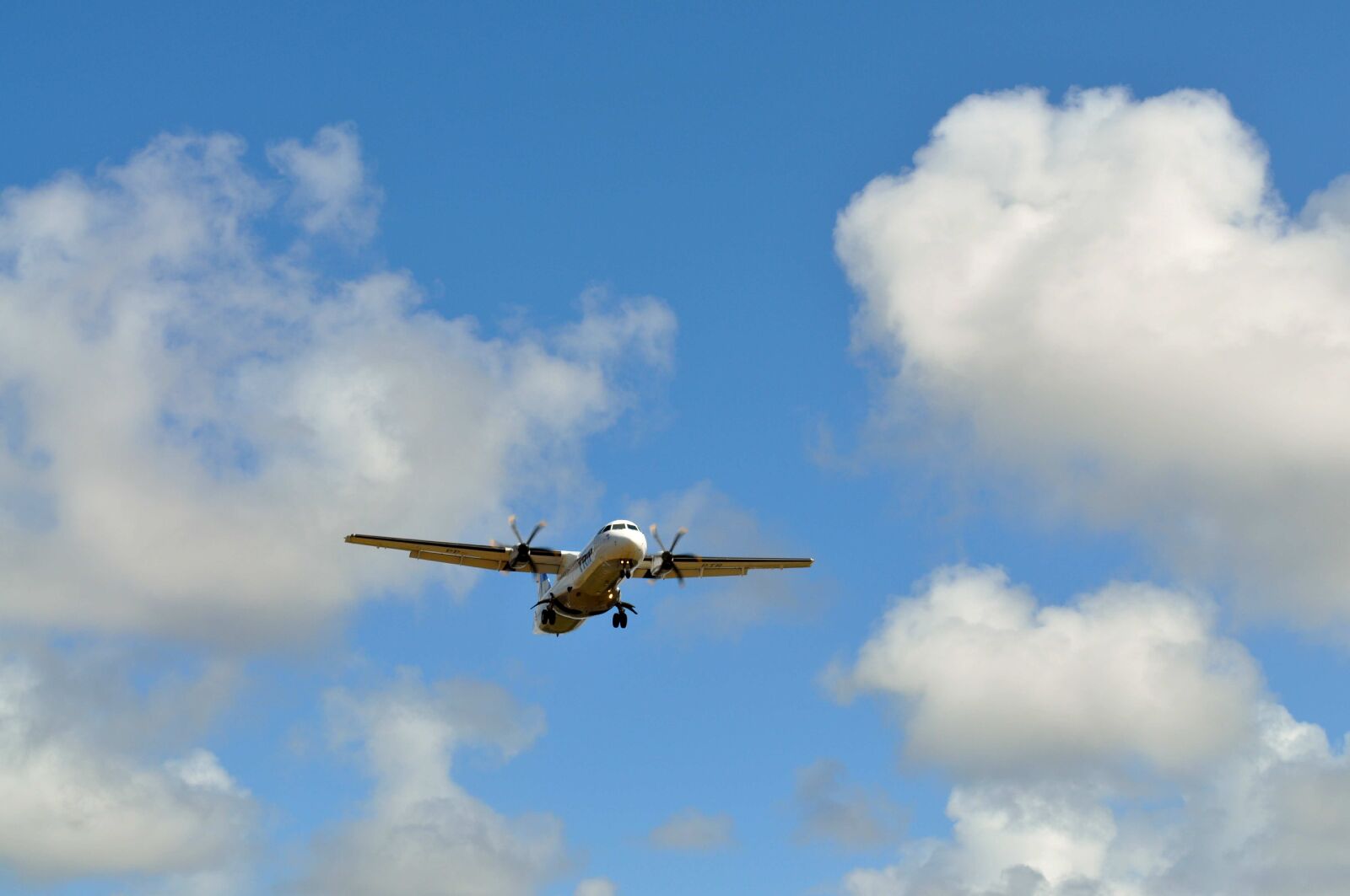 Nikon D5000 sample photo. Taking, airport photography