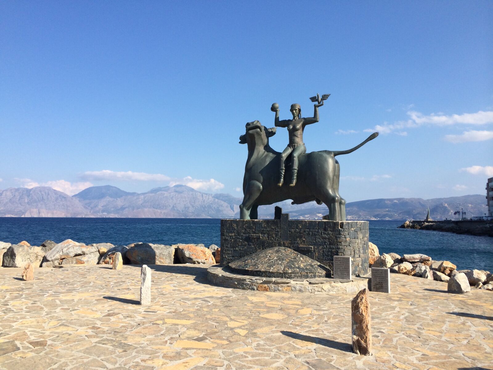 iPhone 5s back camera 4.12mm f/2.2 sample photo. Summer holiday, crete, statue photography