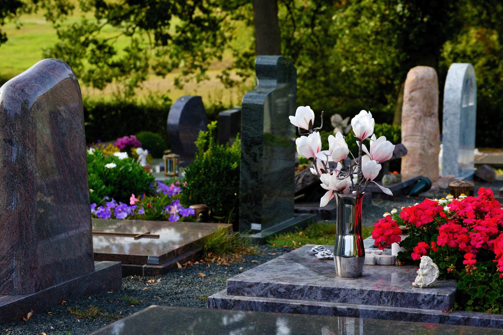 Nikon D610 sample photo. Graves, cemetery, grabschmuck photography