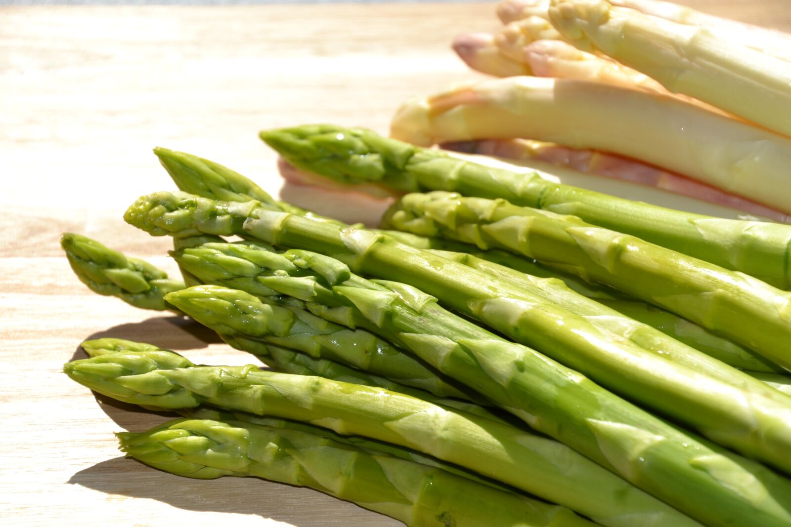 Nikon D3100 sample photo. Asparagus, white, green photography