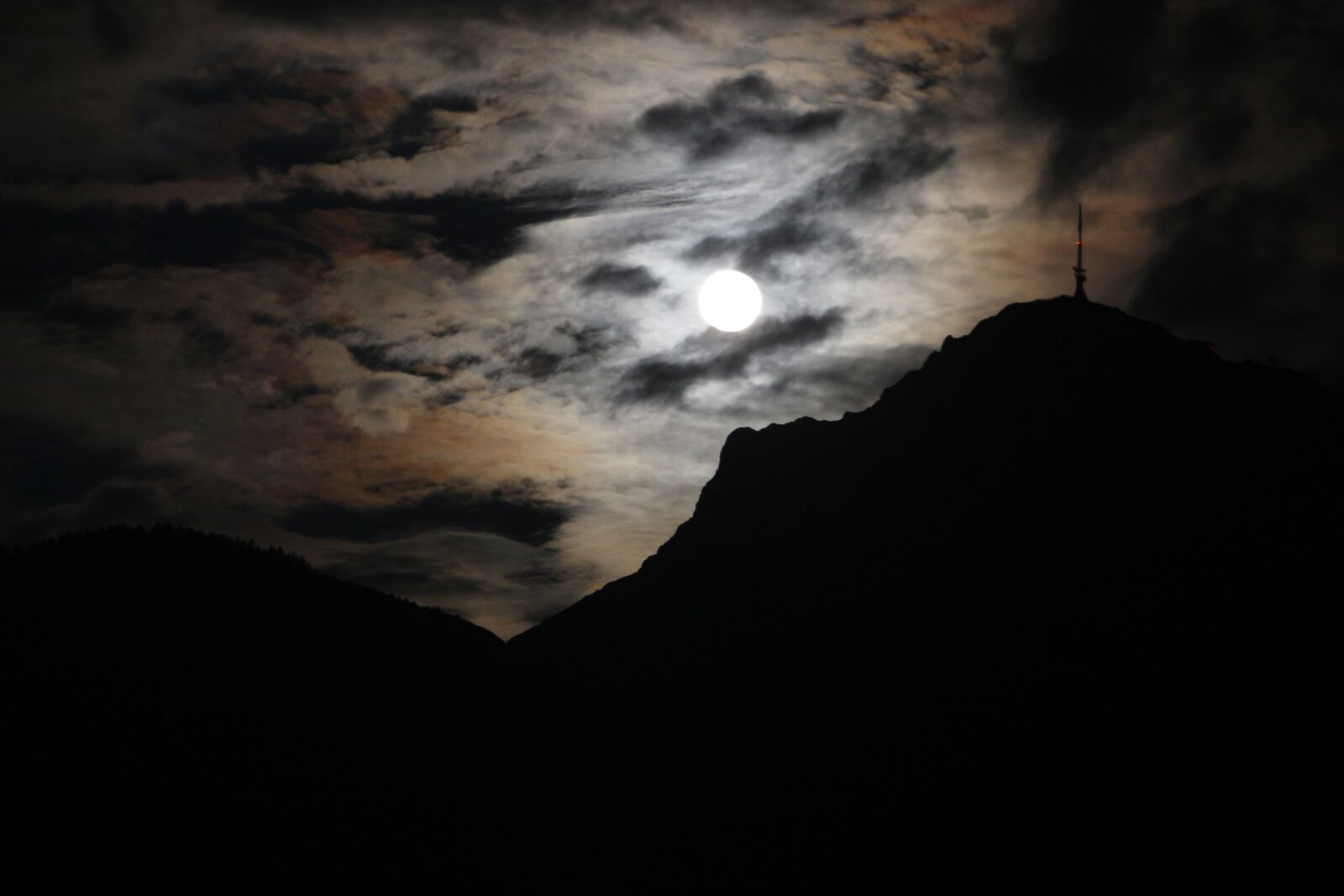 Canon EOS 700D (EOS Rebel T5i / EOS Kiss X7i) sample photo. Moon, nature, landscape photography