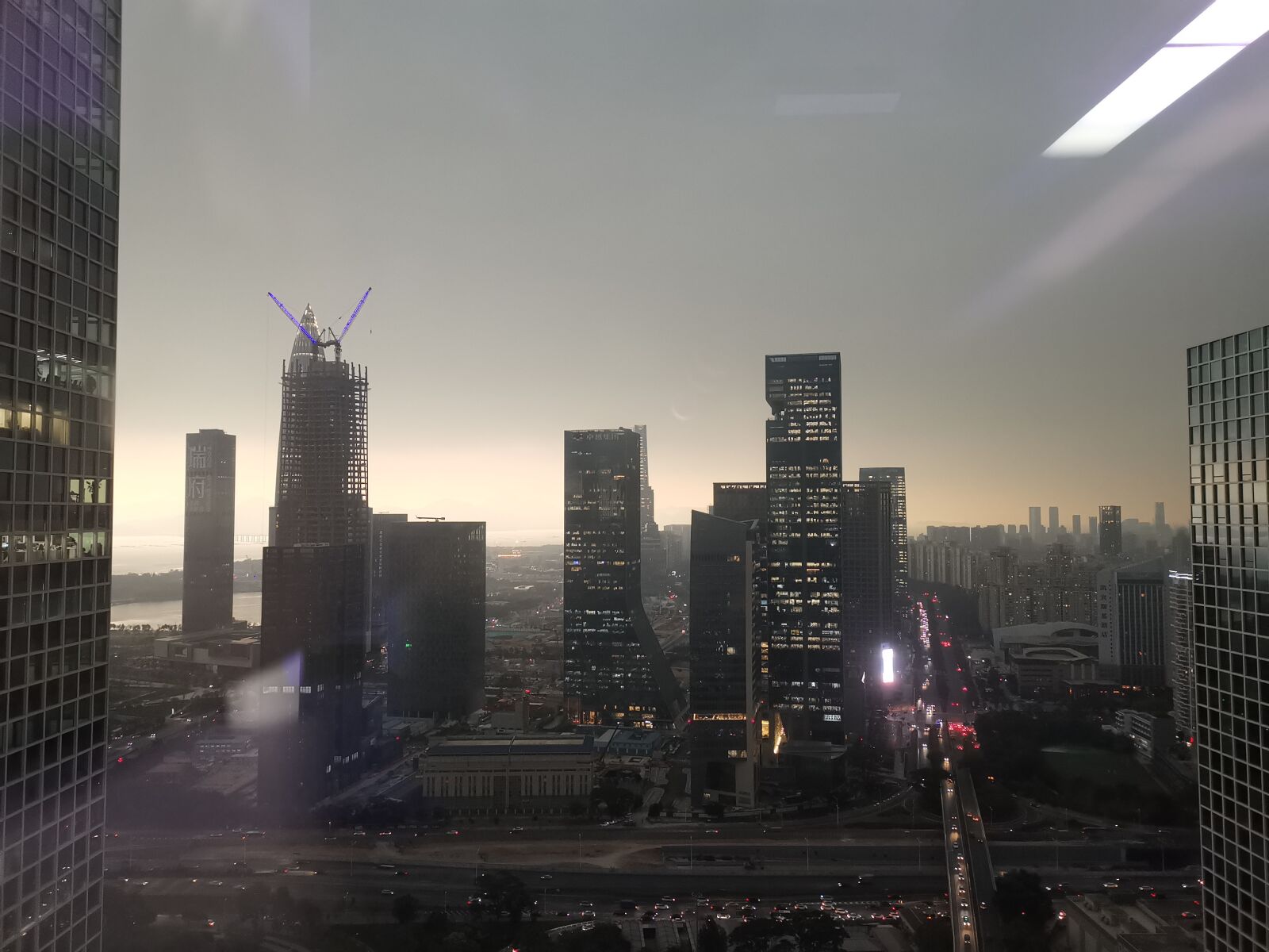 HUAWEI Mate 20 Pro sample photo. Rain, building, lighting photography